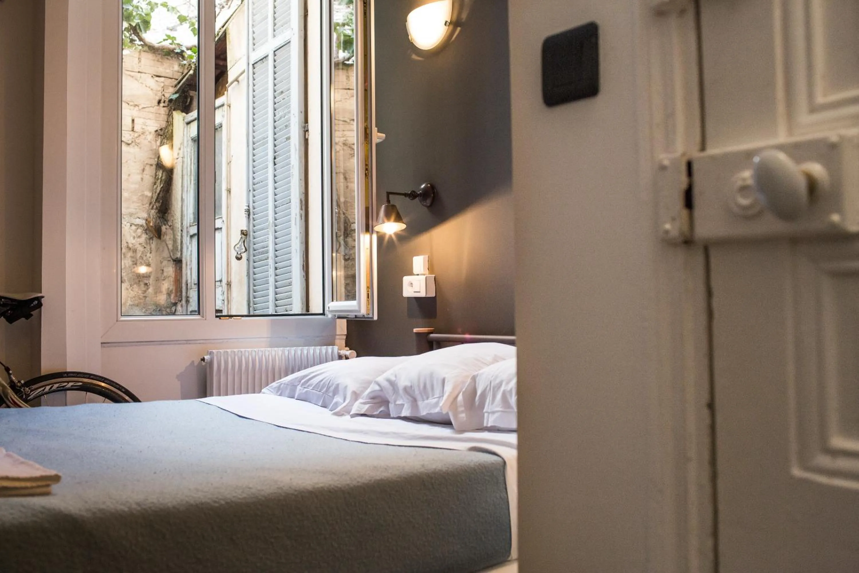 Bedroom, Bed in Chanteclair