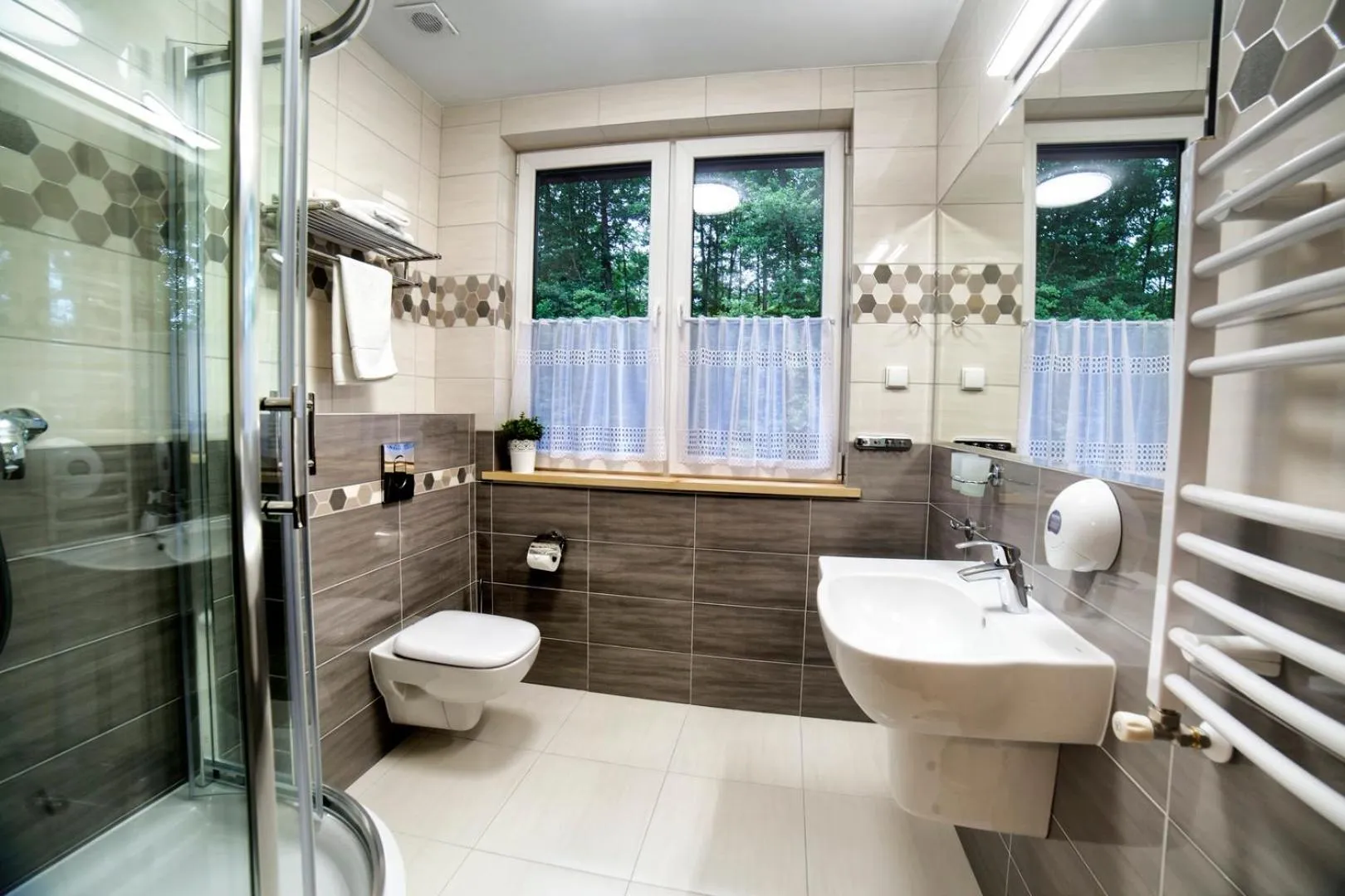 Bathroom in Hotel Dworek Wapionka