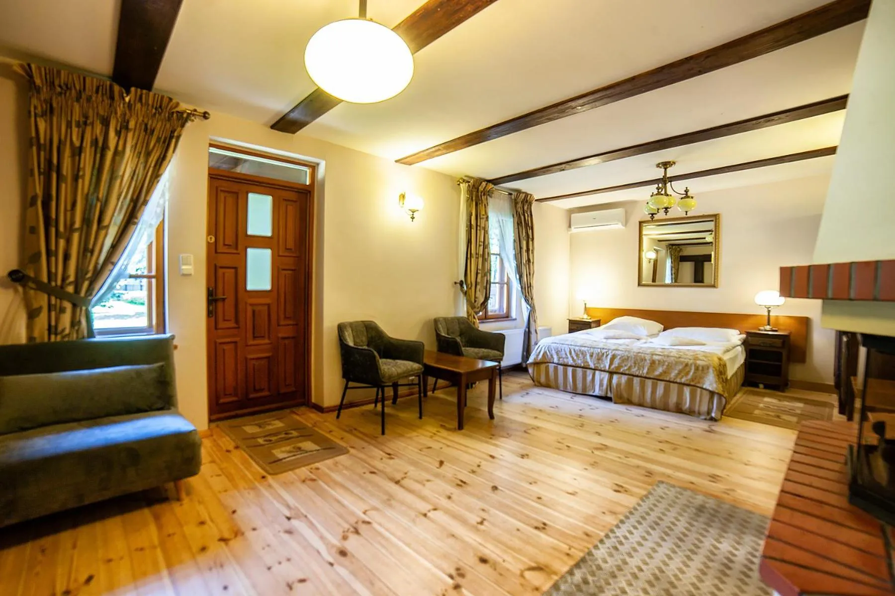 Bed in Hotel Dworek Wapionka