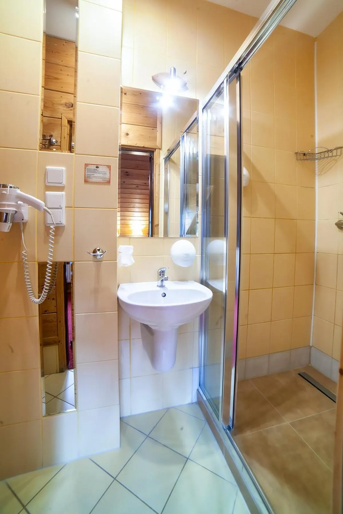 Bathroom in Hotel Dworek Wapionka