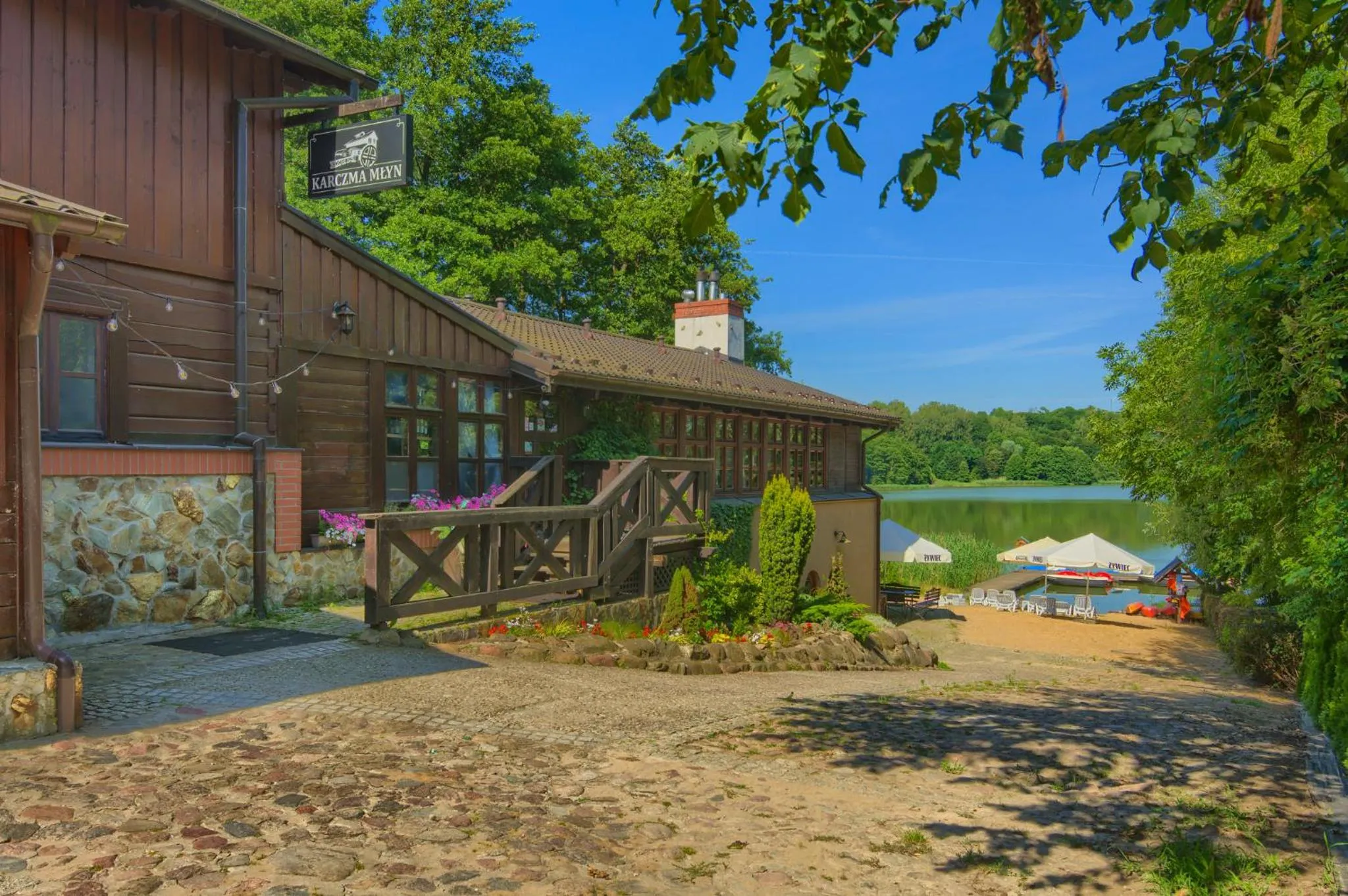 Restaurant/places to eat in Hotel Dworek Wapionka