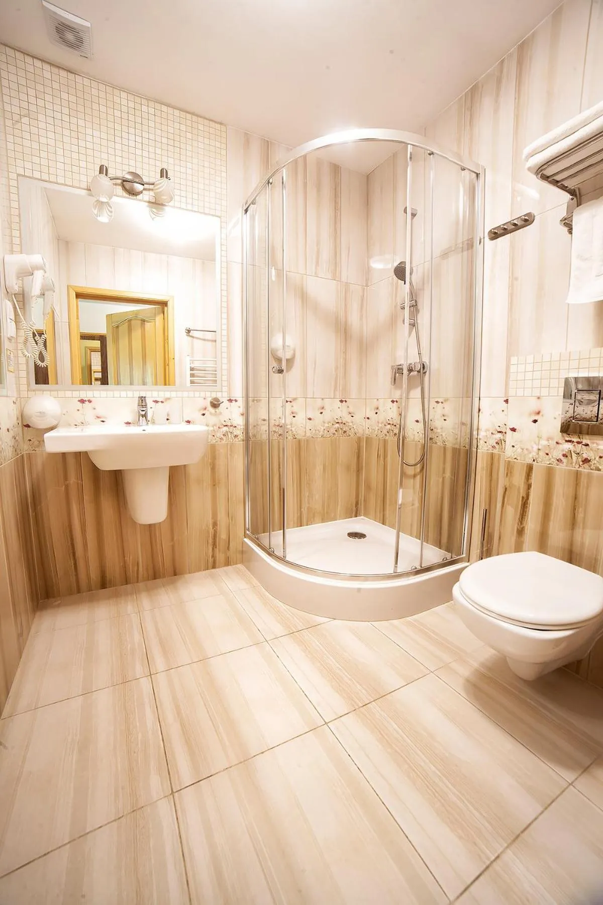 Bathroom in Hotel Dworek Wapionka