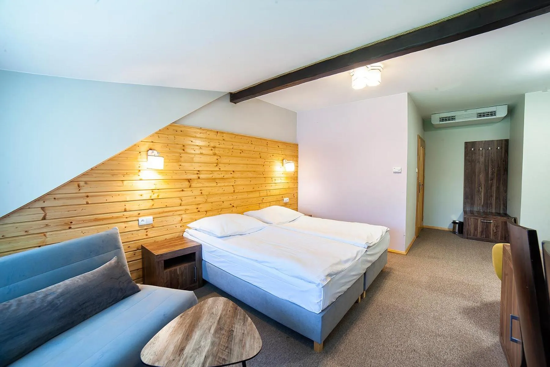 Bed in Hotel Dworek Wapionka