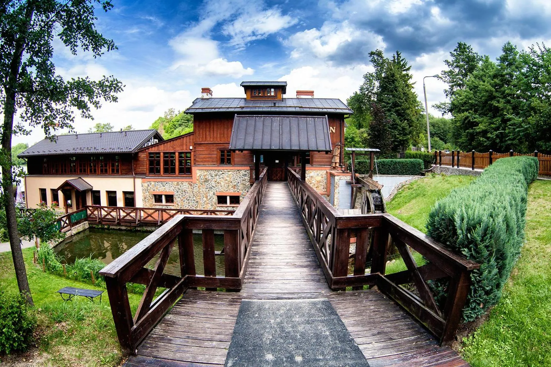Restaurant/places to eat in Hotel Dworek Wapionka