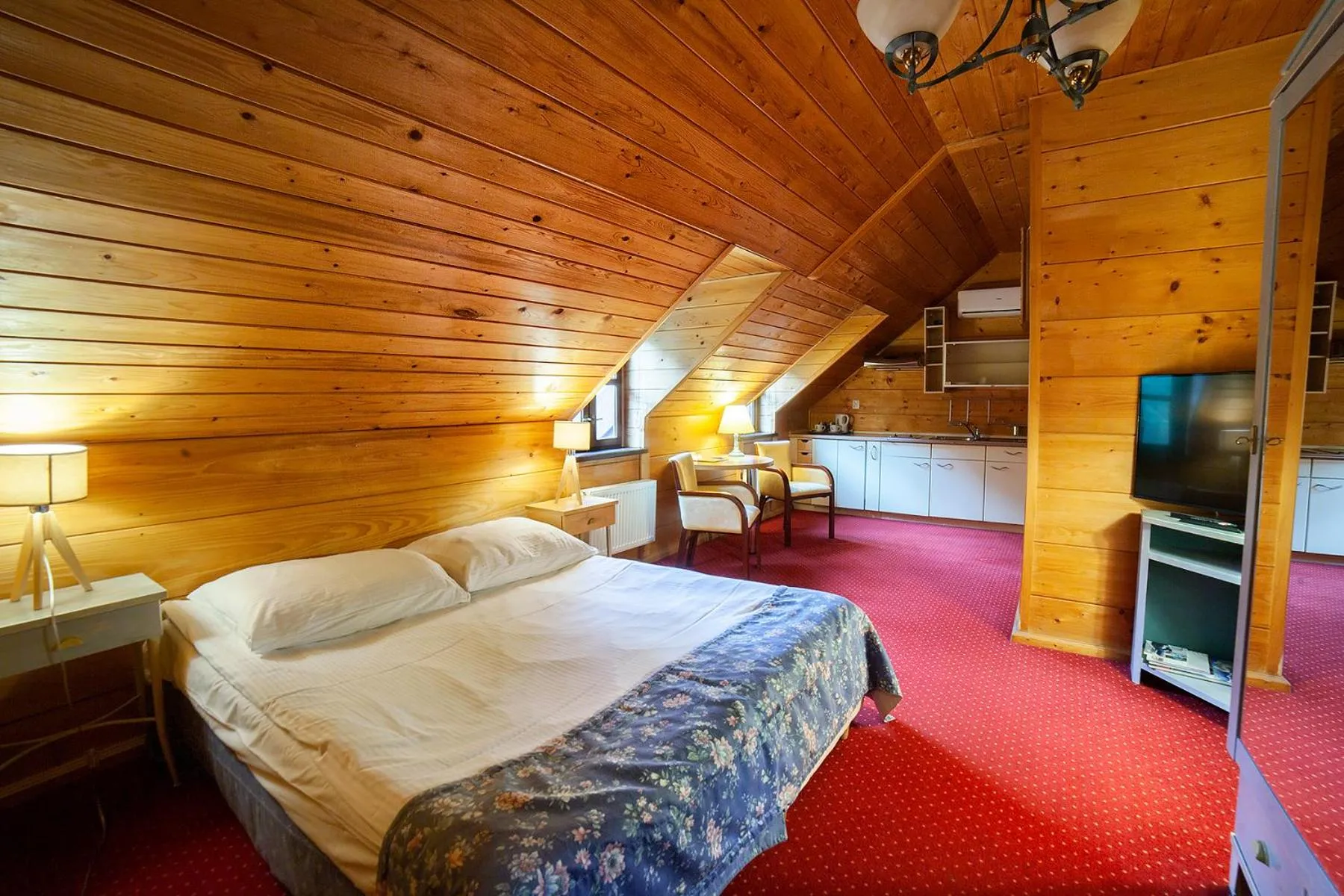 Bed in Hotel Dworek Wapionka