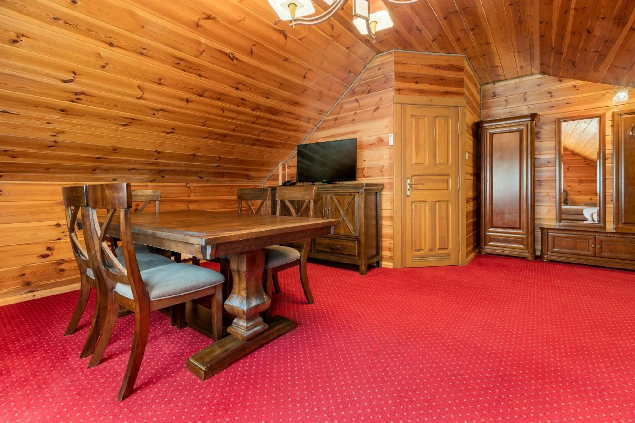 Dining area in Hotel Dworek Wapionka