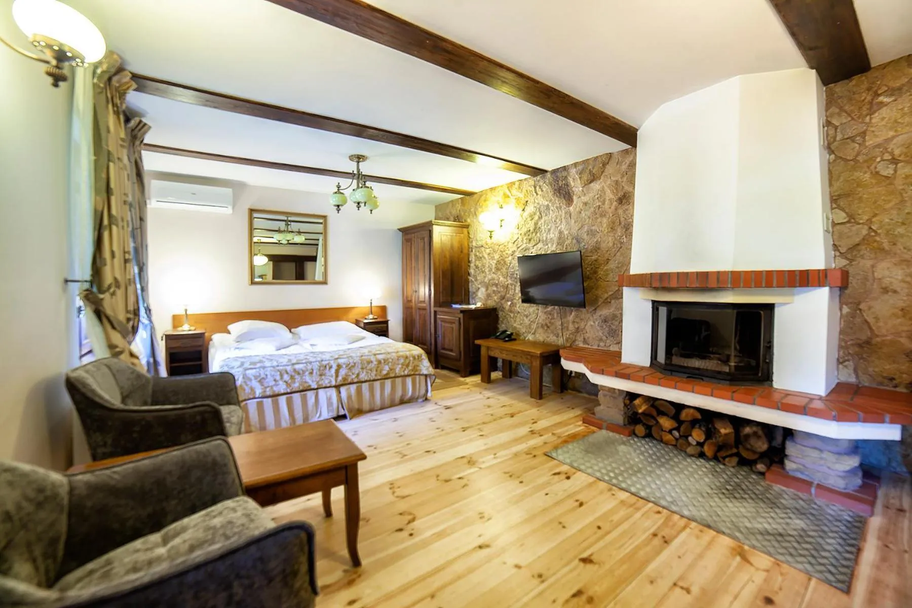 Photo of the whole room, Bed in Hotel Dworek Wapionka