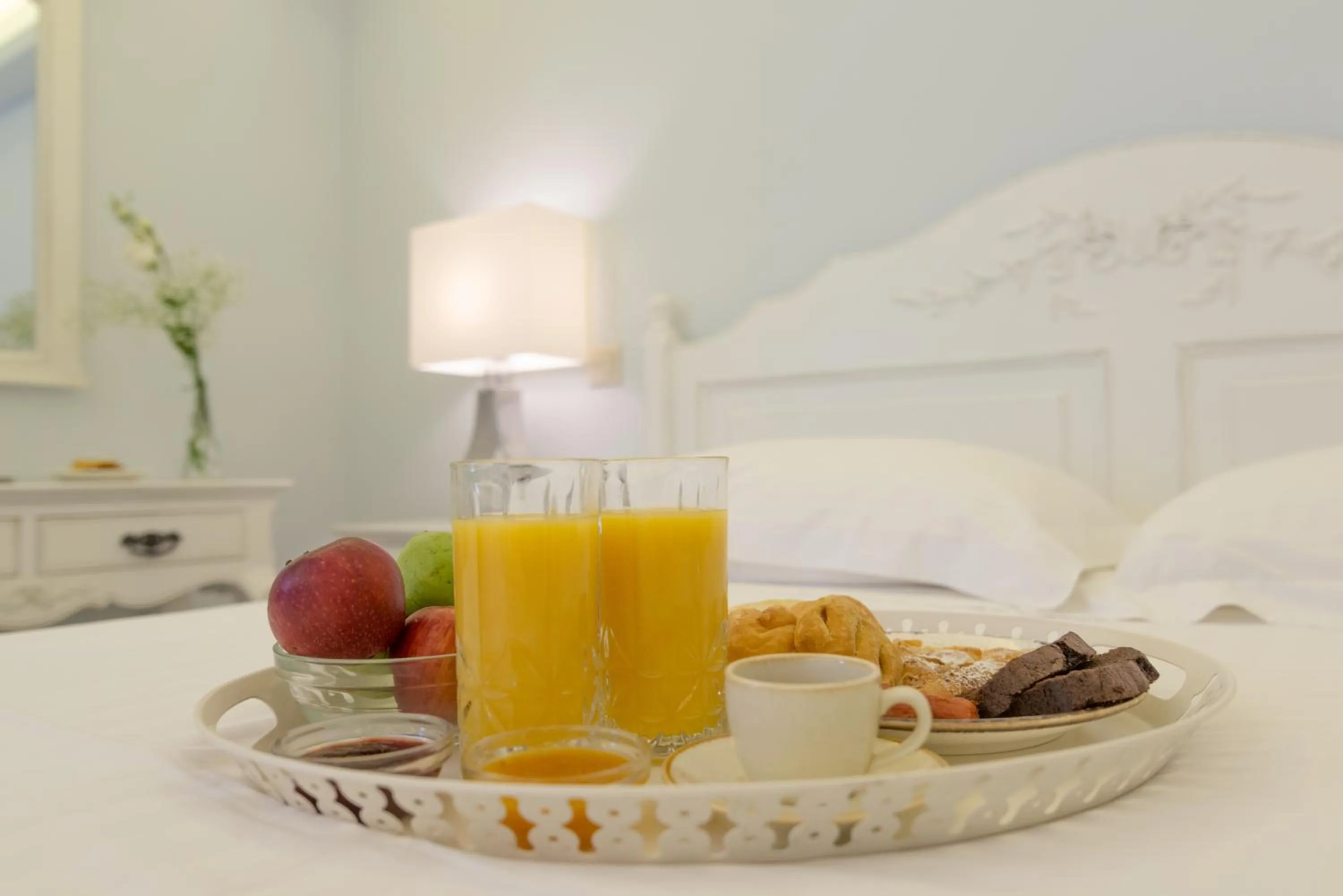 Food and drinks, Bed in Anemolia Resort and Spa