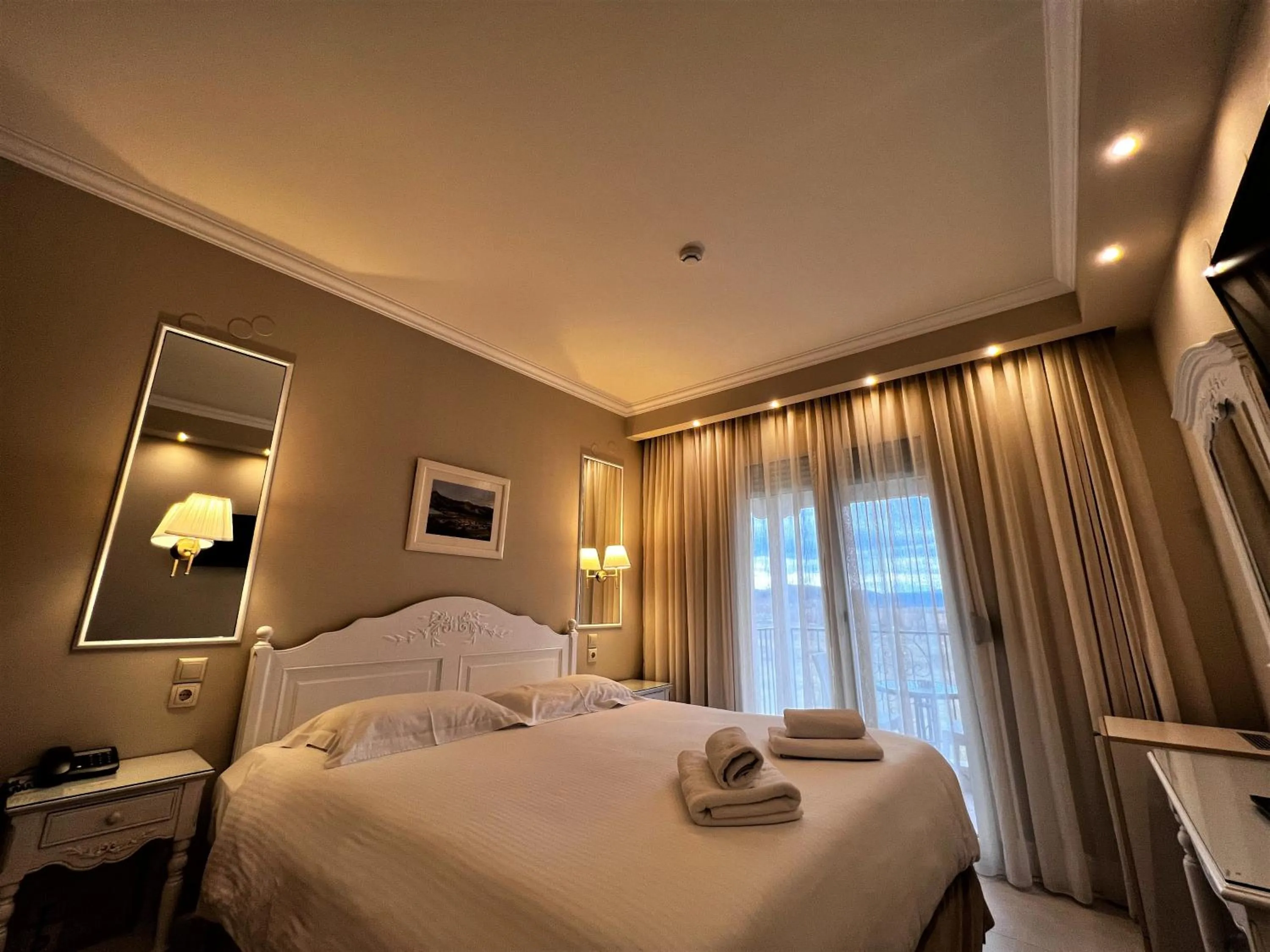 Photo of the whole room, Bed in Anemolia Resort and Spa