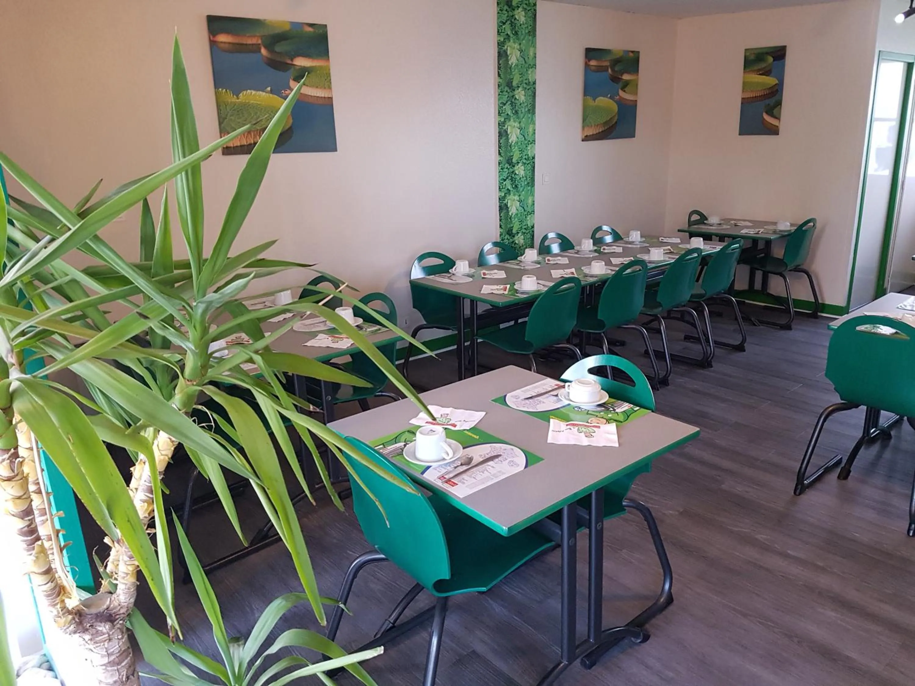 Restaurant/places to eat in FASTHOTEL A Dijon