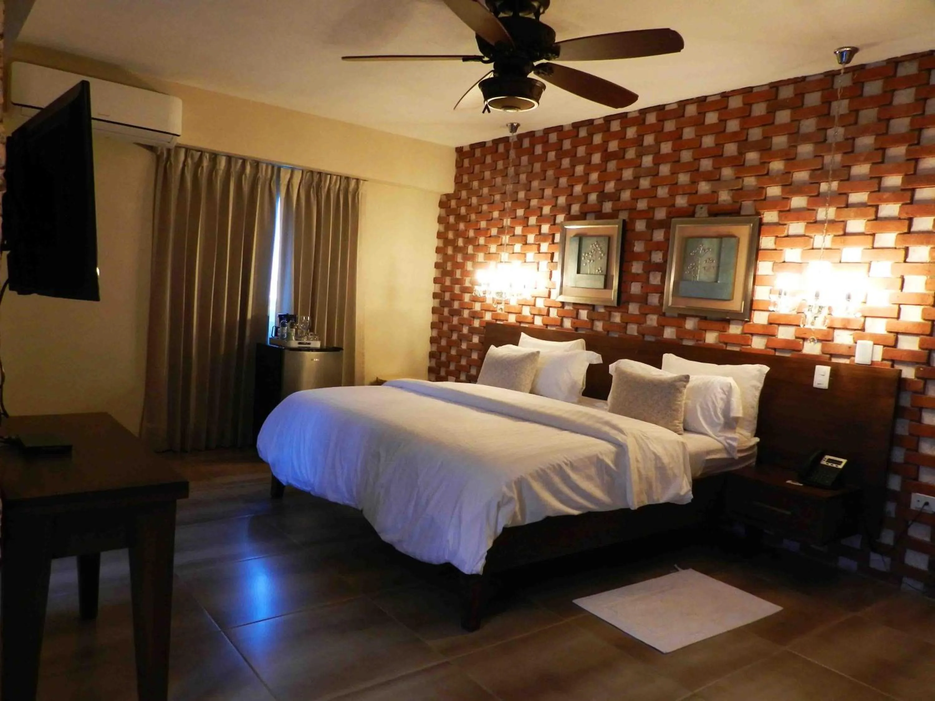 Bedroom, Bed in MON Hotel Boutique