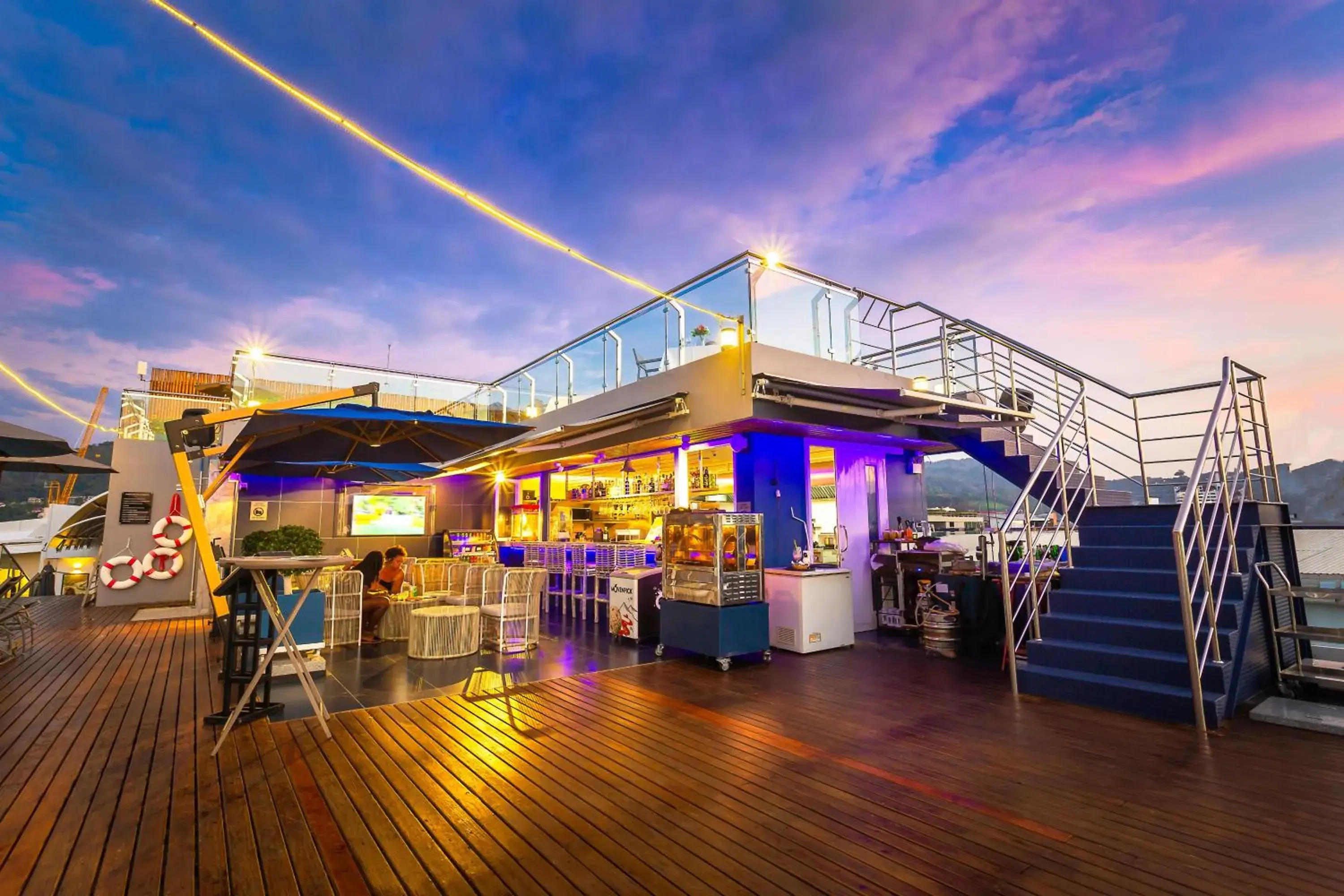 Lounge or bar in Hotel Clover Patong Phuket - SHA Plus Lounge or bar in Hotel Clover Patong Phuket - SHA Plus