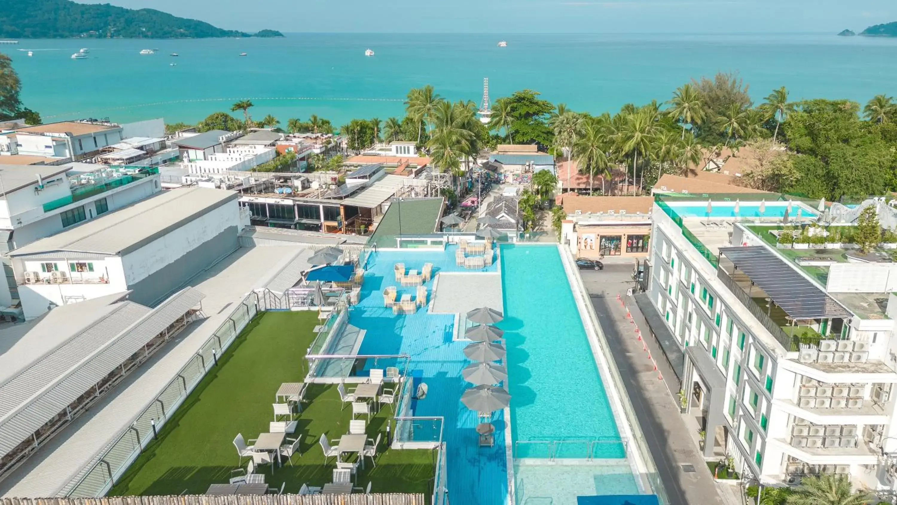 Property building in Hotel Clover Patong Phuket - SHA Plus Property building in Hotel Clover Patong Phuket - SHA Plus