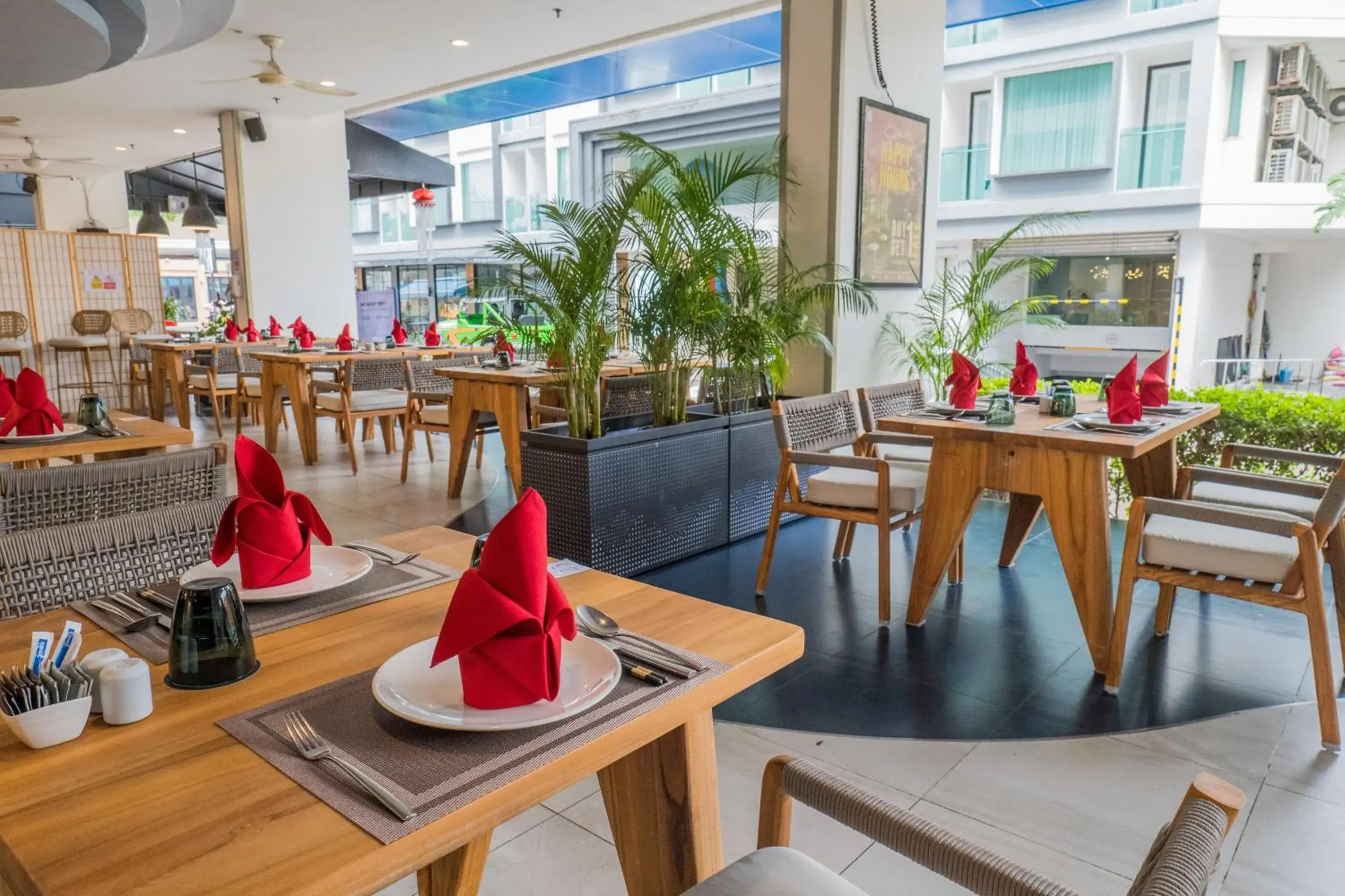 Restaurant/places to eat in Hotel Clover Patong Phuket - SHA Plus Restaurant/places to eat in Hotel Clover Patong Phuket - SHA Plus