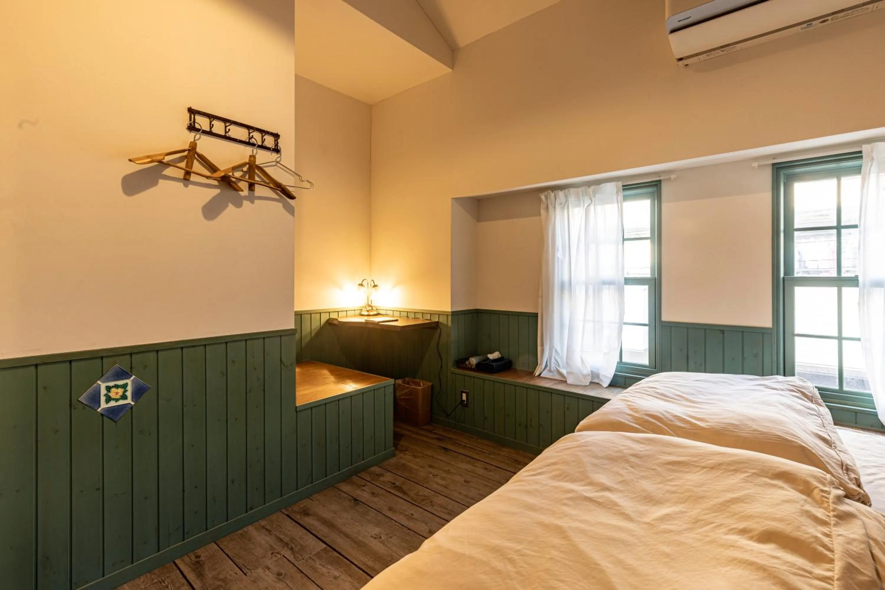 Photo of the whole room, Bed in HoNoDo COBO