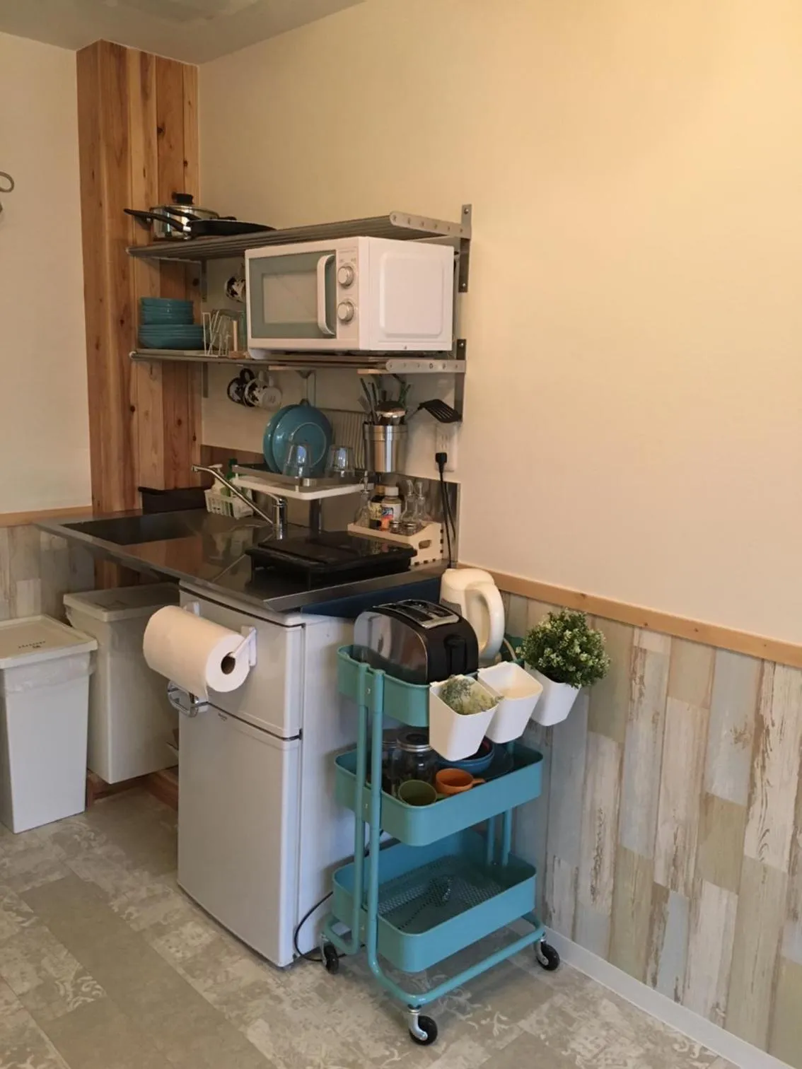 Communal lounge/ TV room in R Guest House