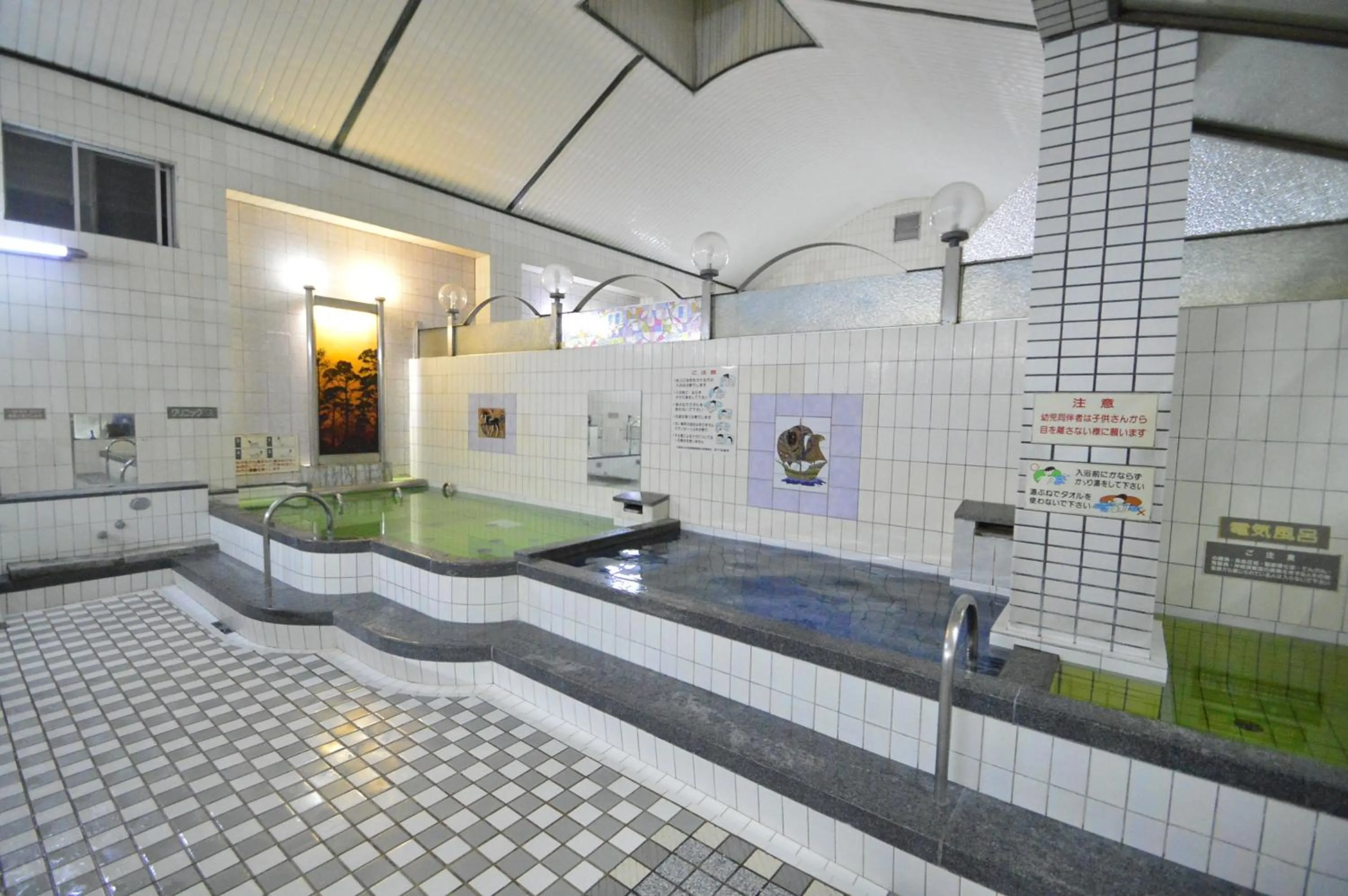 Public Bath in R Guest House