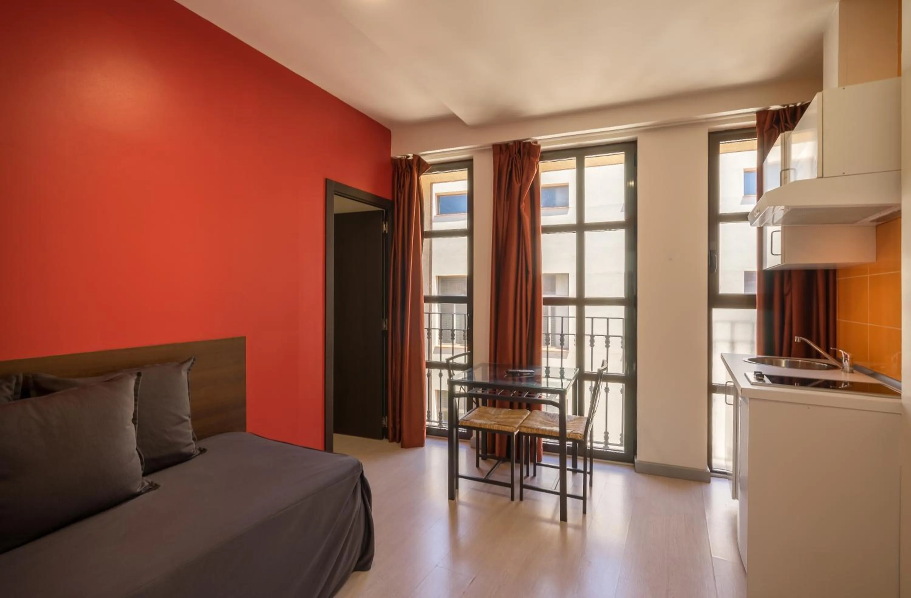 Photo of the whole room in Baluart Apartments