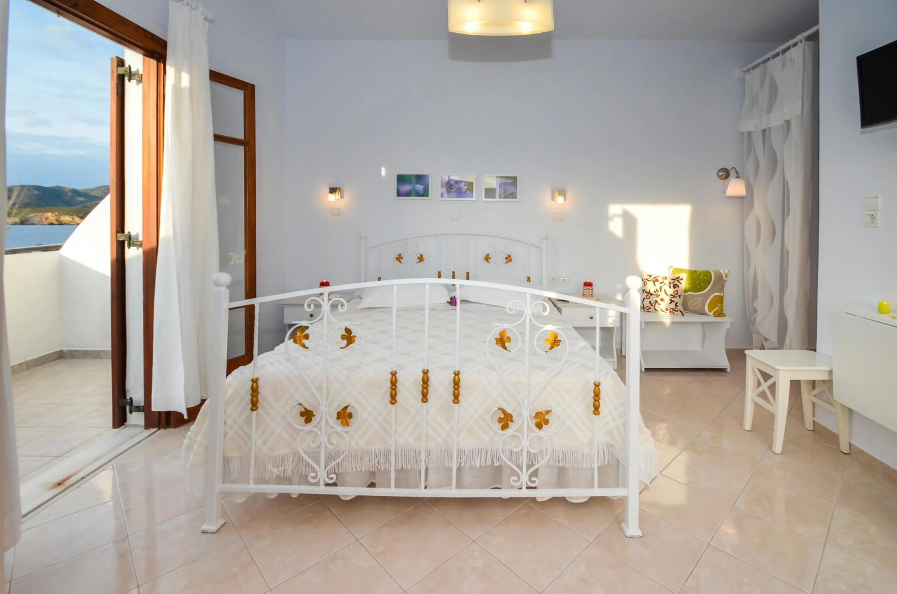 Photo of the whole room, Bed in Villa Mary Elen