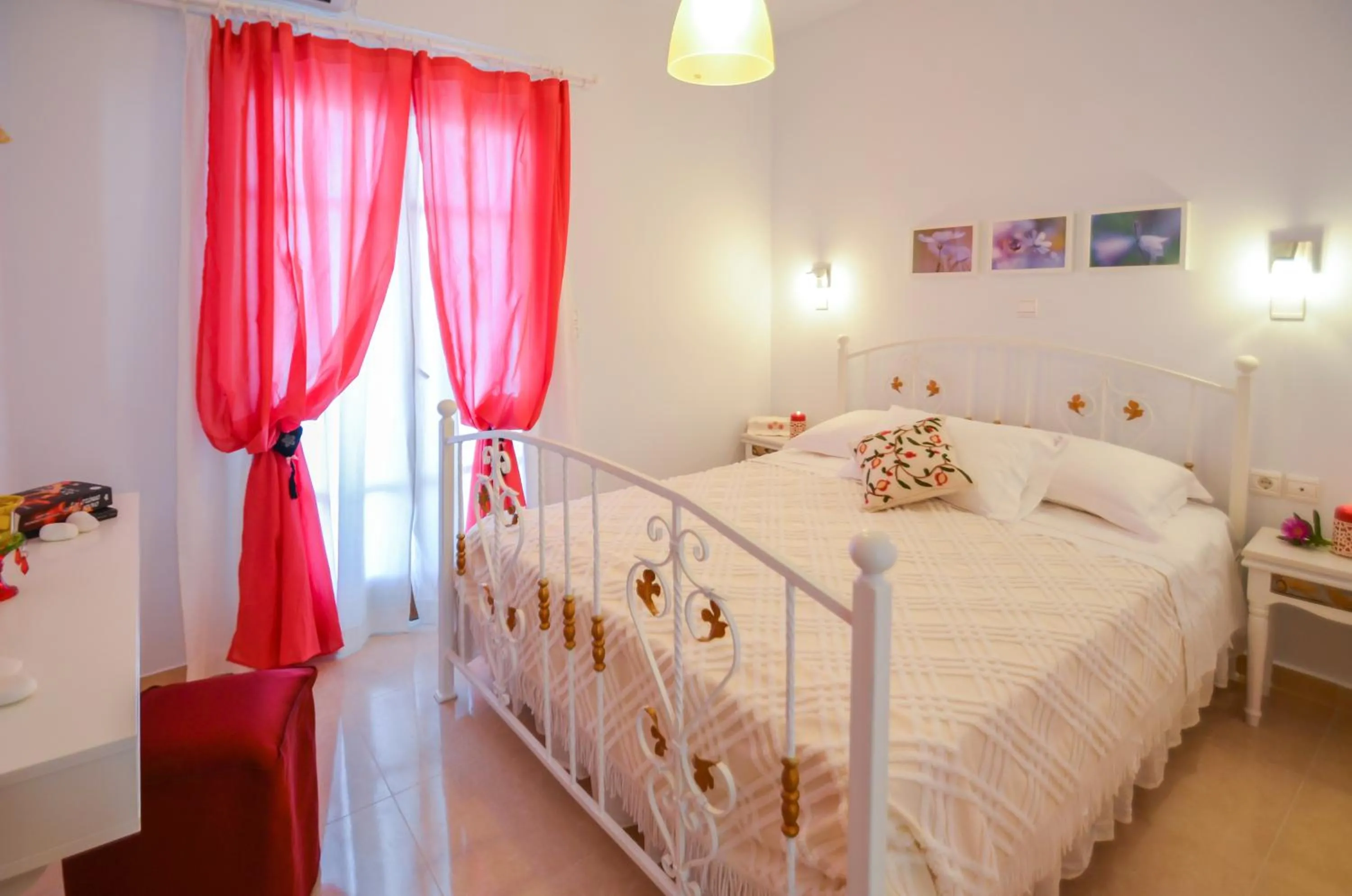 Photo of the whole room, Bed in Villa Mary Elen