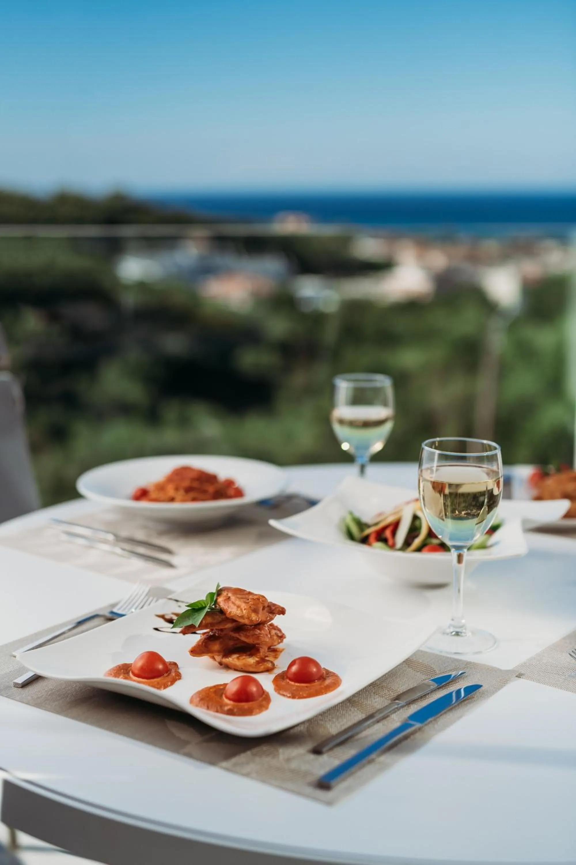 Restaurant/places to eat in Hotel St.John Suites Adults Only