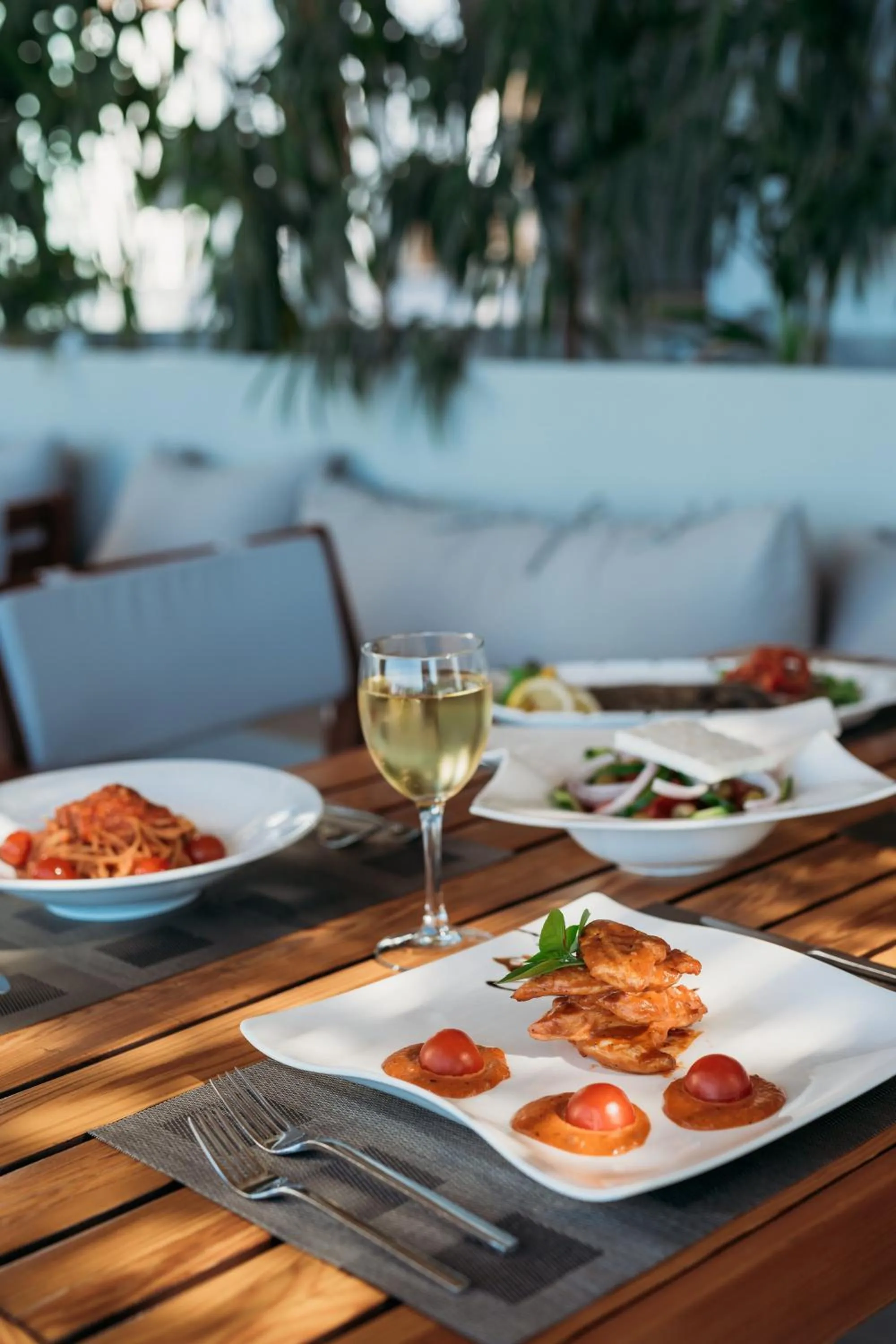 Restaurant/places to eat in Hotel St.John Suites Adults Only