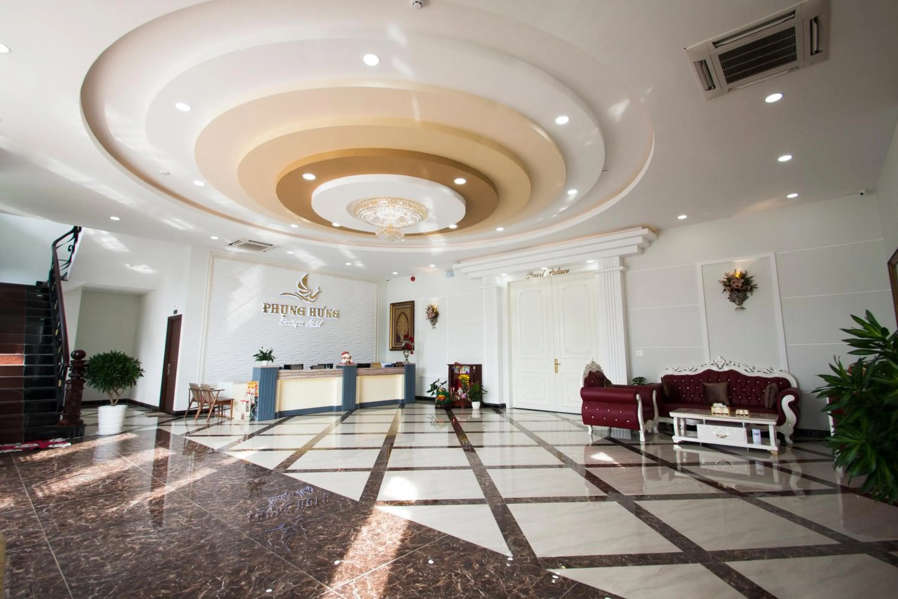 Lobby or reception in Phung Hung Boutique Hotel