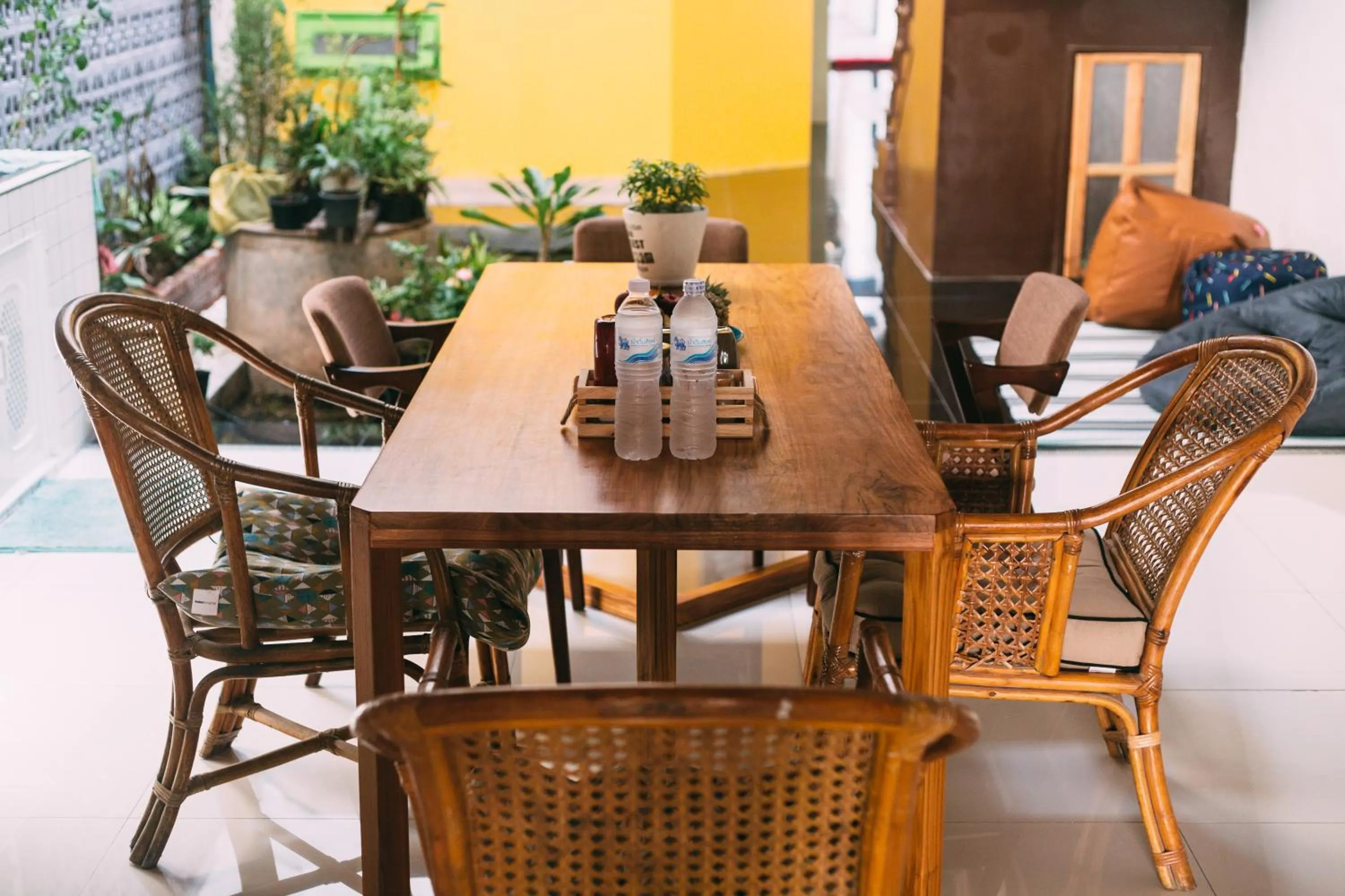 Restaurant/places to eat in Aekkeko hostel