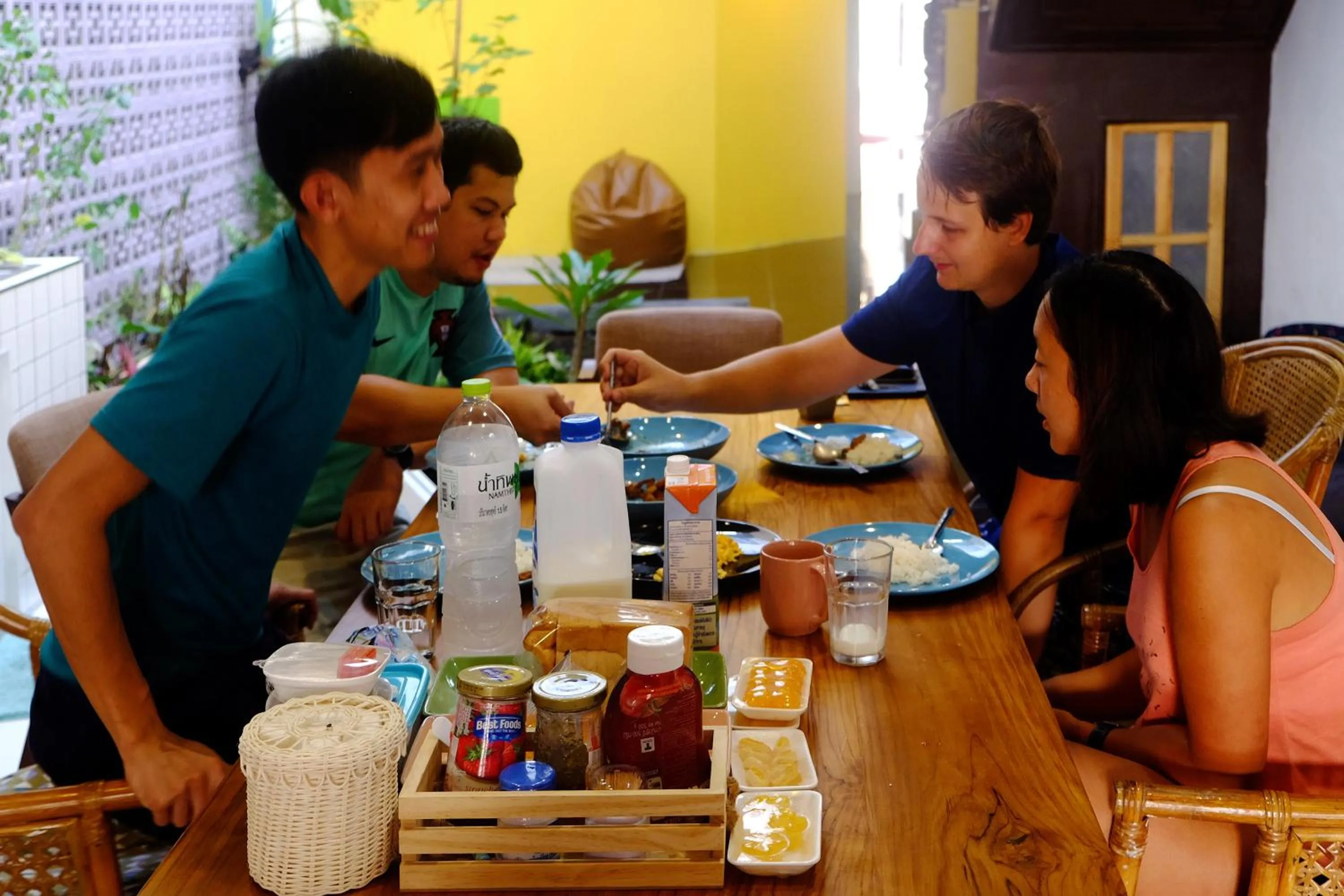 Breakfast in Aekkeko hostel