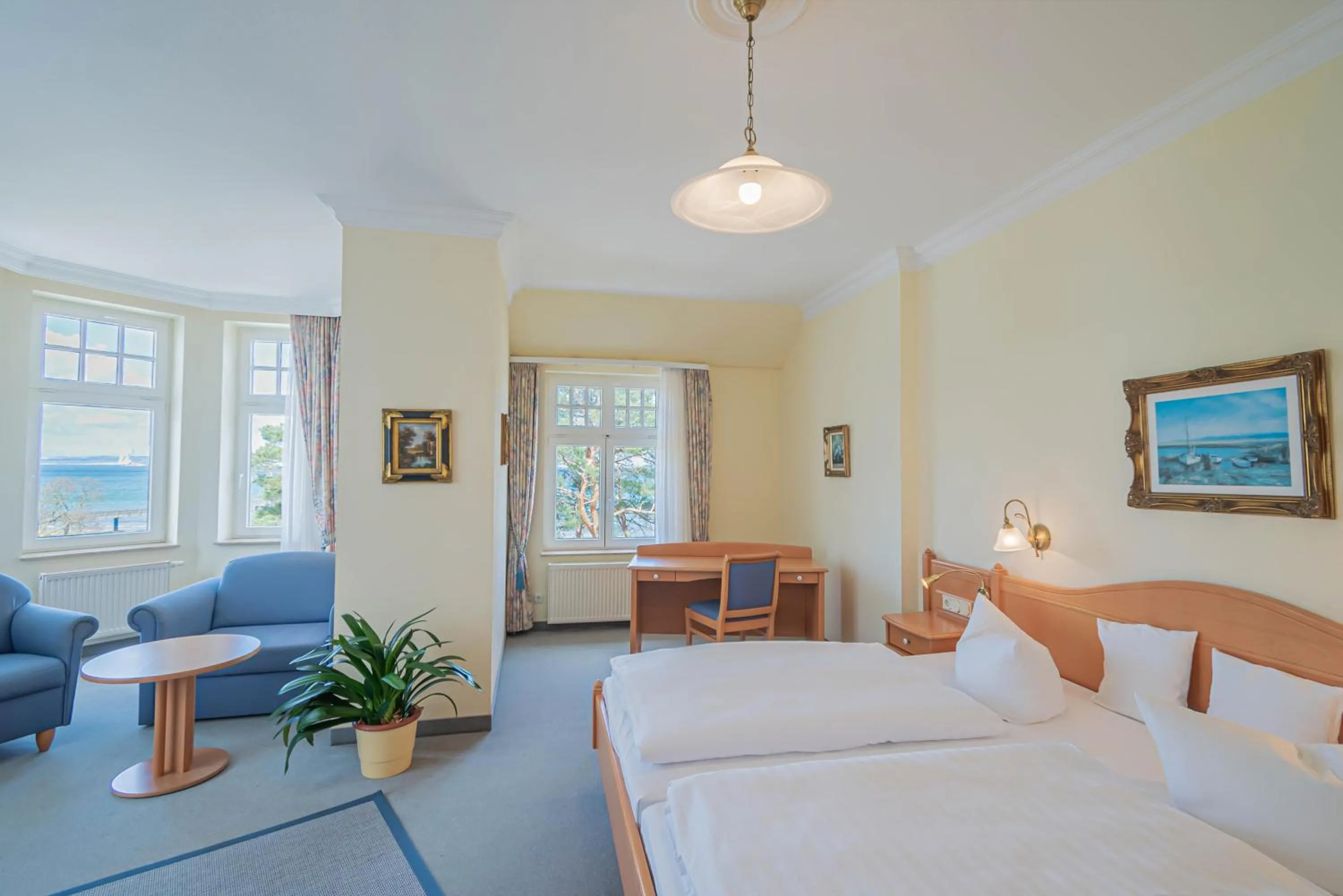 Photo of the whole room, Bed in Hotel Imperial Rügen