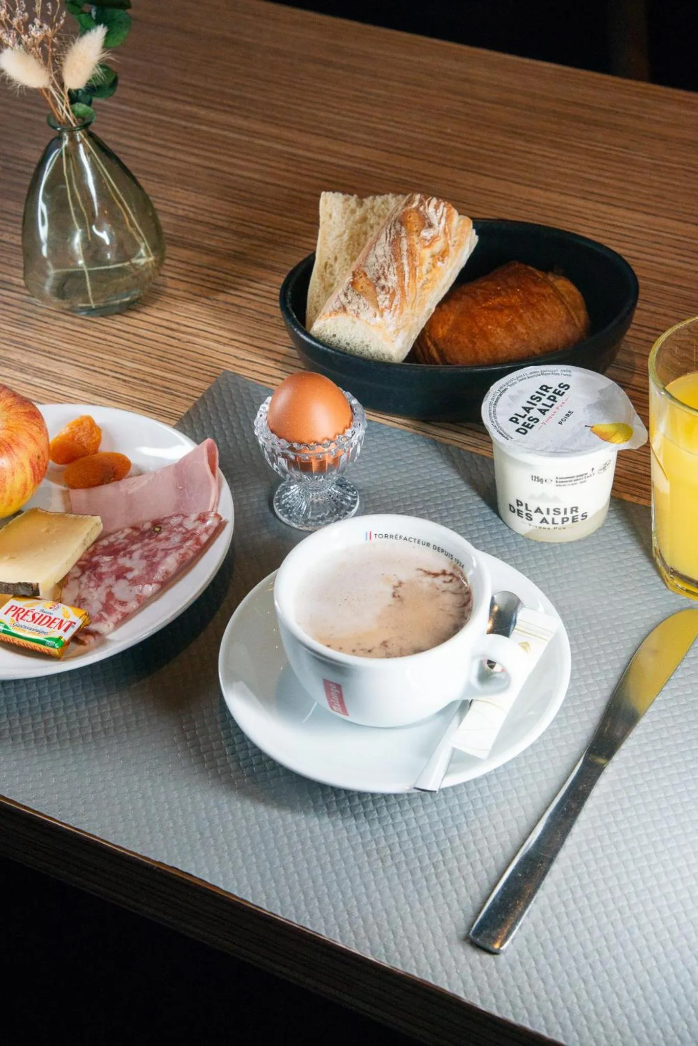 Continental breakfast in Hotel Actuel Chambéry Centre Gare