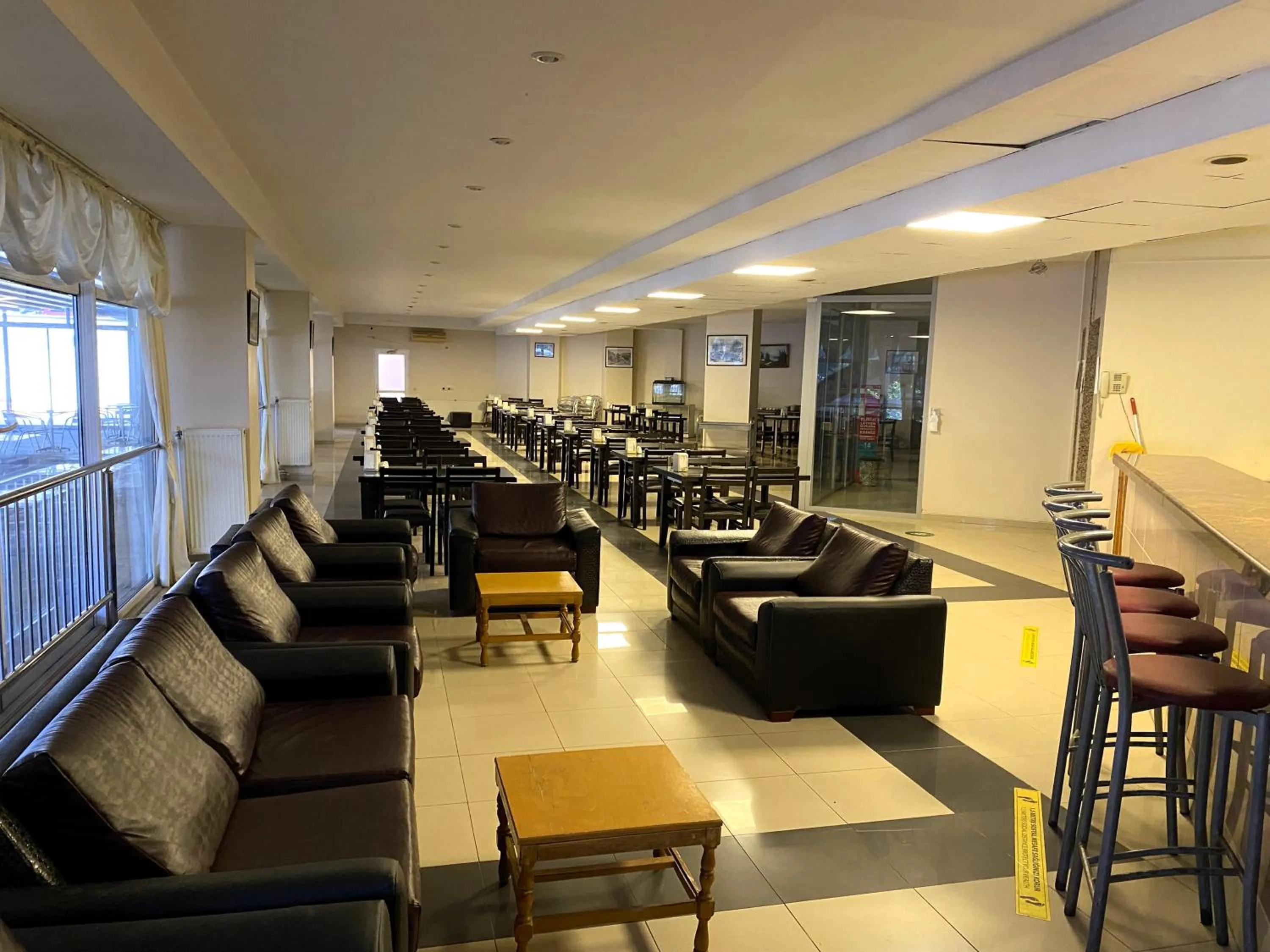 Restaurant/places to eat in Prima Hotel