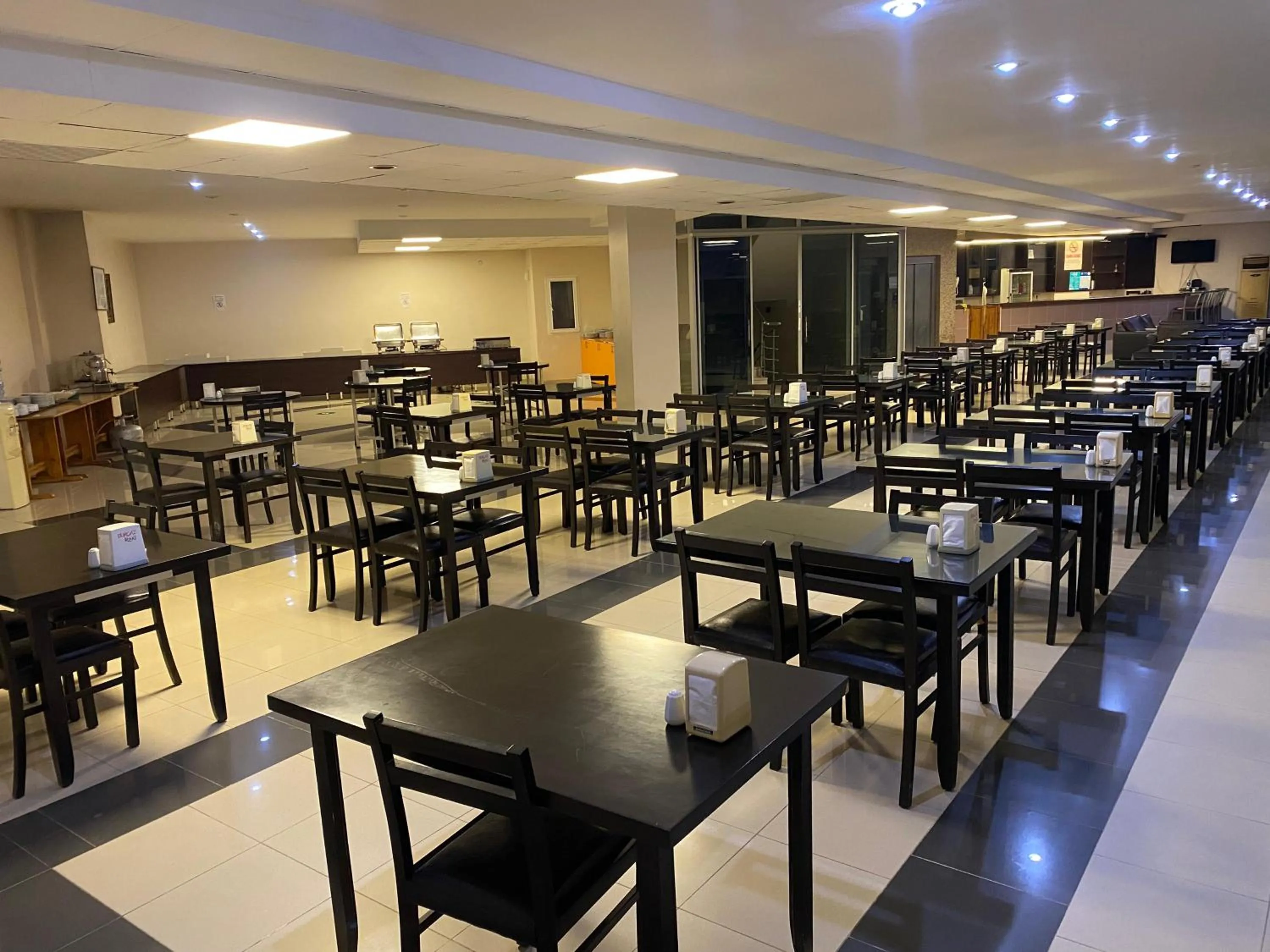 Restaurant/places to eat in Prima Hotel