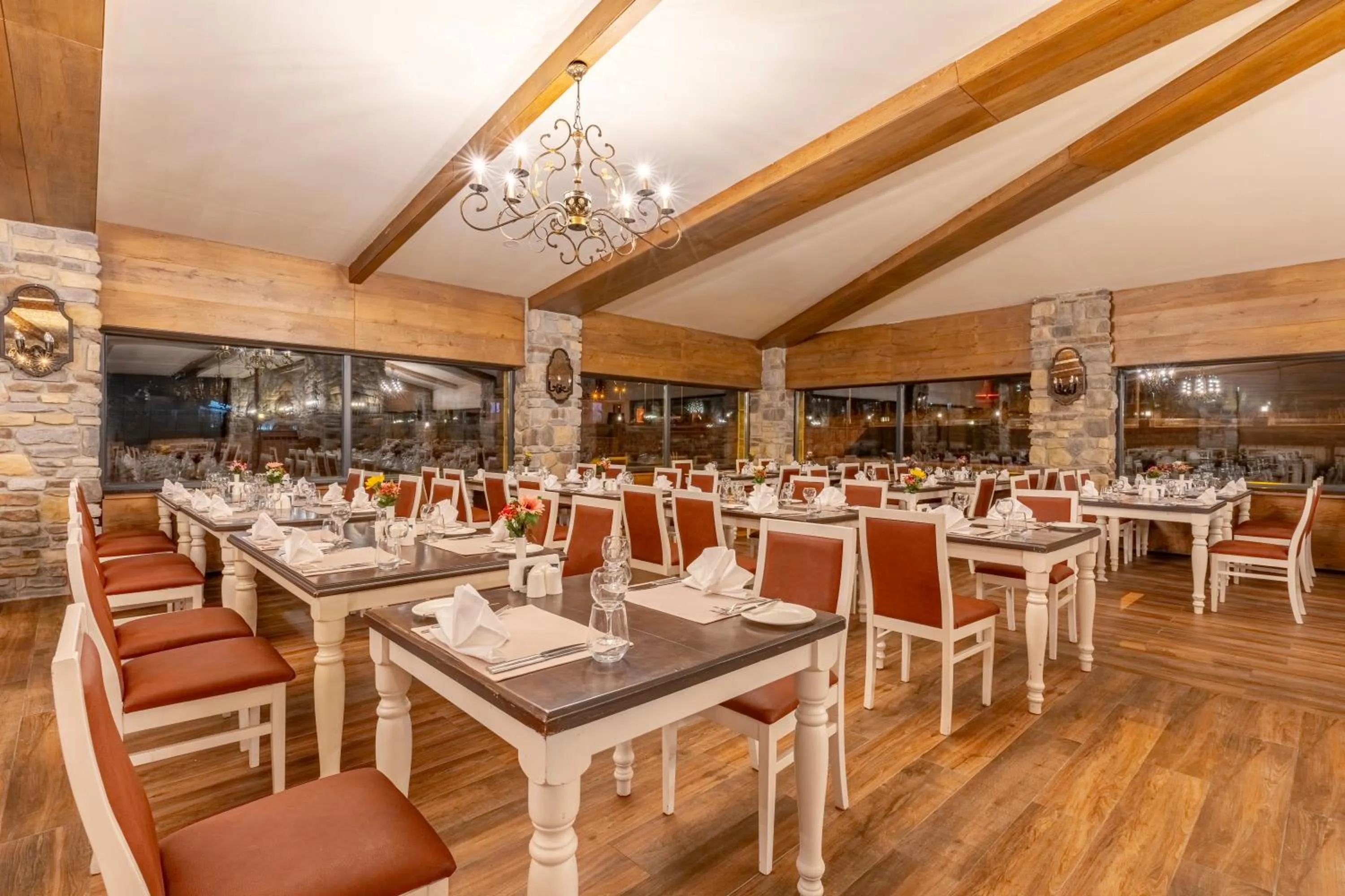 Restaurant/places to eat in Mirada Del Lago