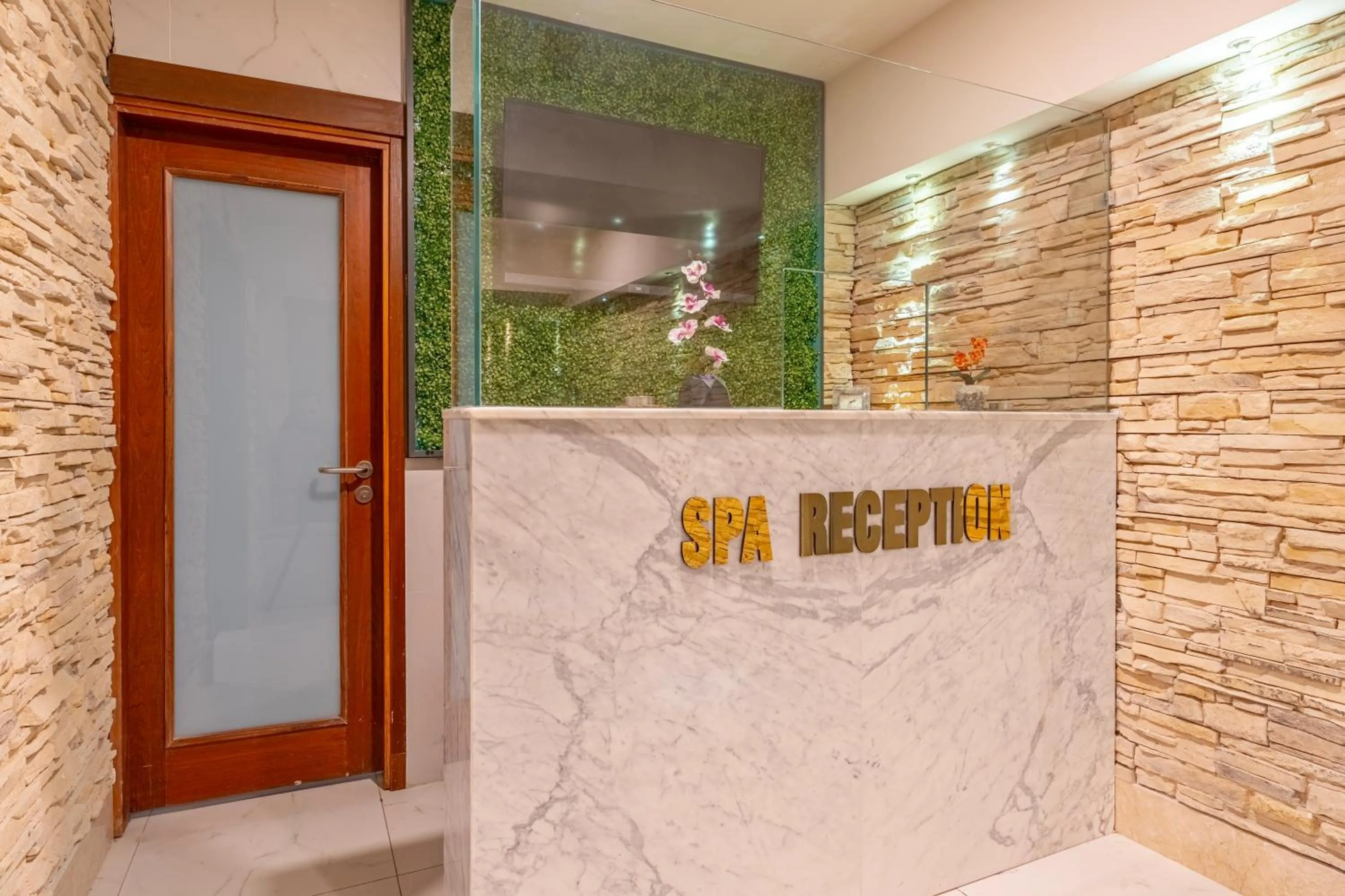 Spa and wellness centre/facilities in Mirada Del Lago