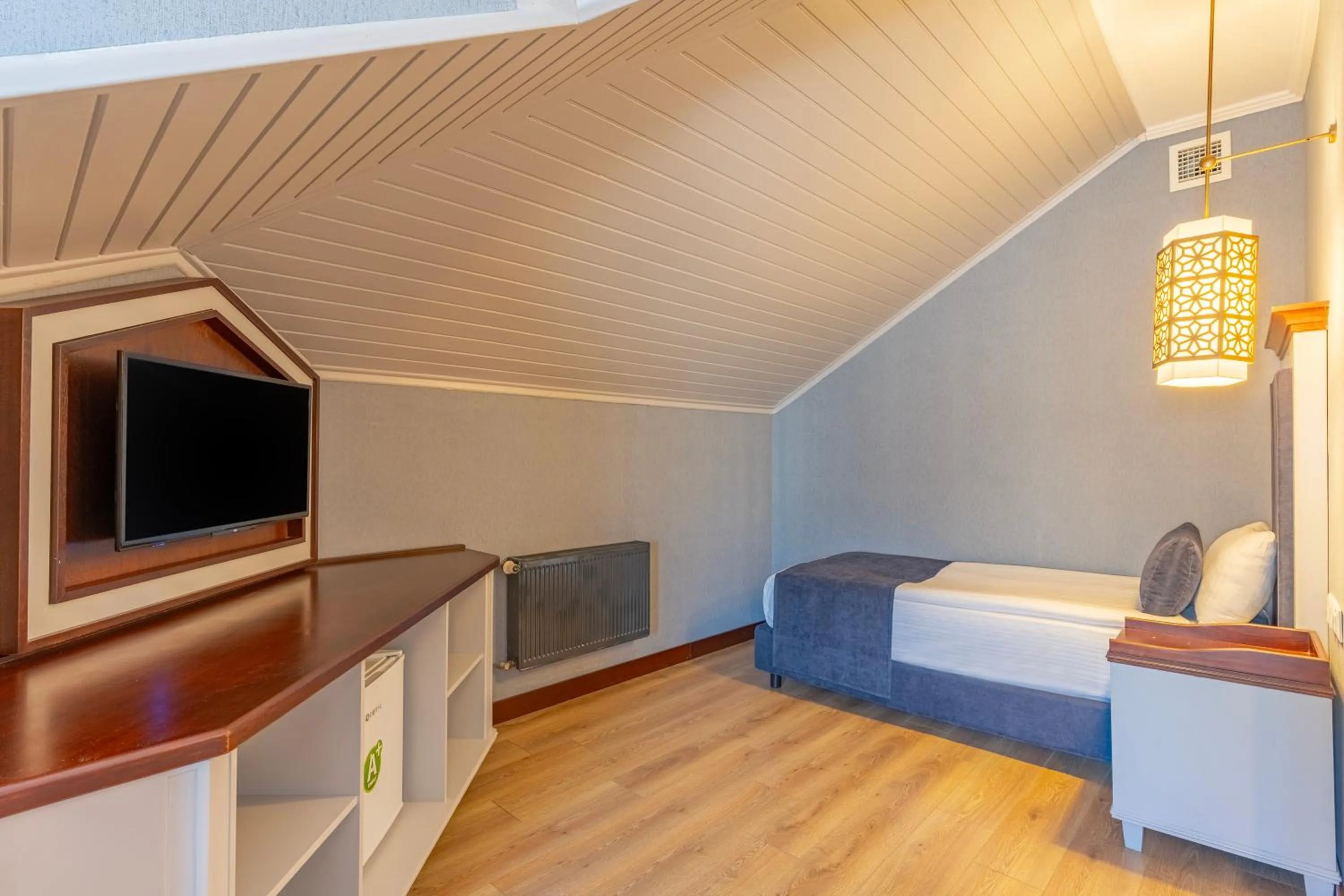 Photo of the whole room, Bed in Mirada Del Lago