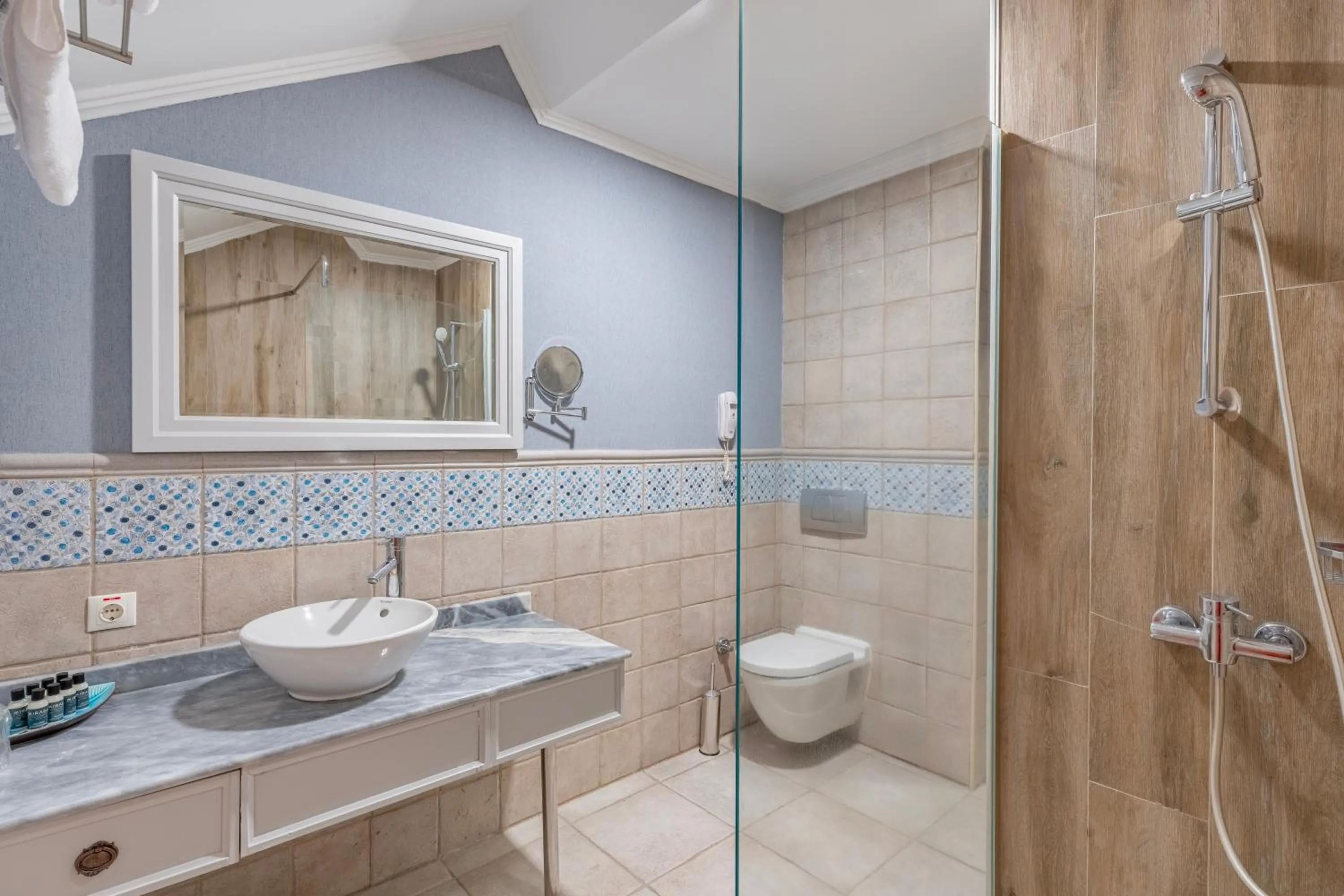 Shower in Mirada Del Lago