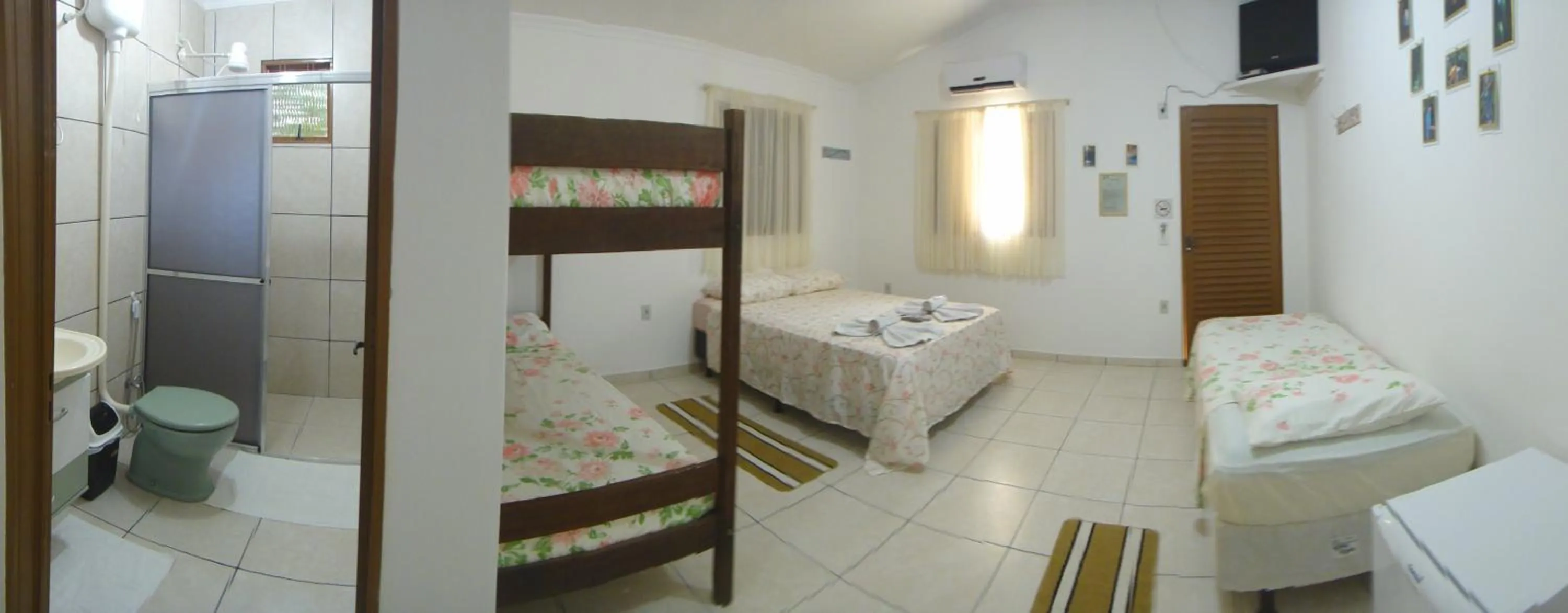 Photo of the whole room, Bed in Pousada Jubaia