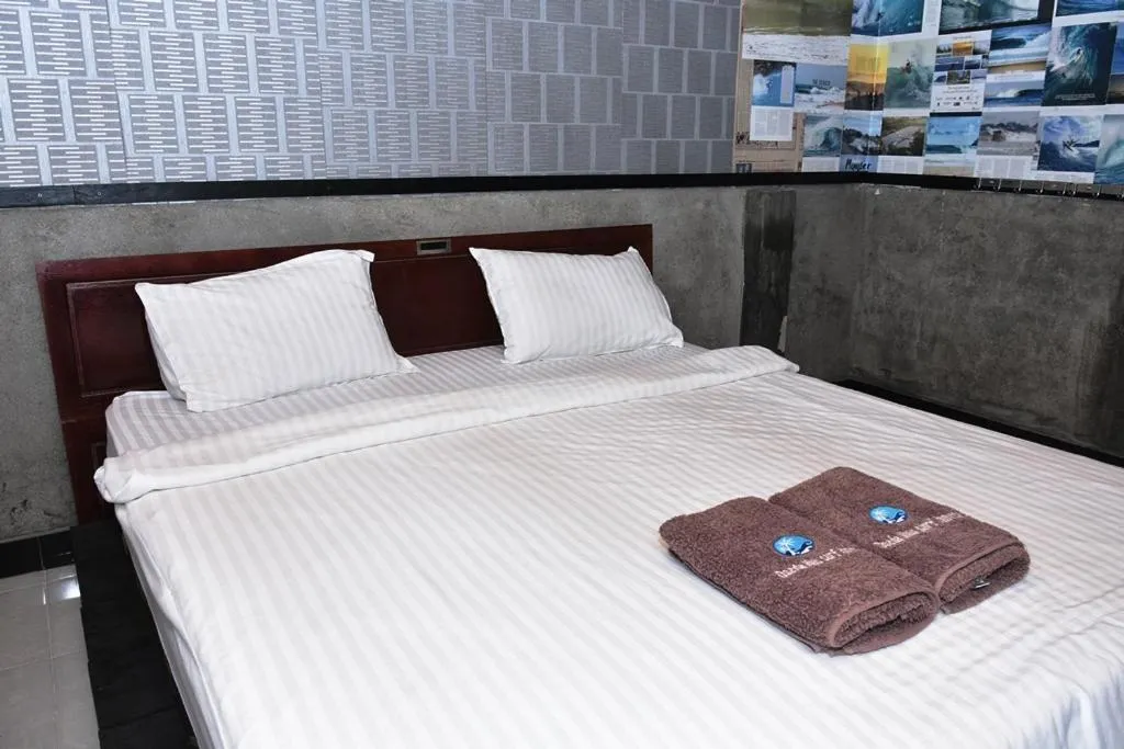 Oseda Nias Surf House