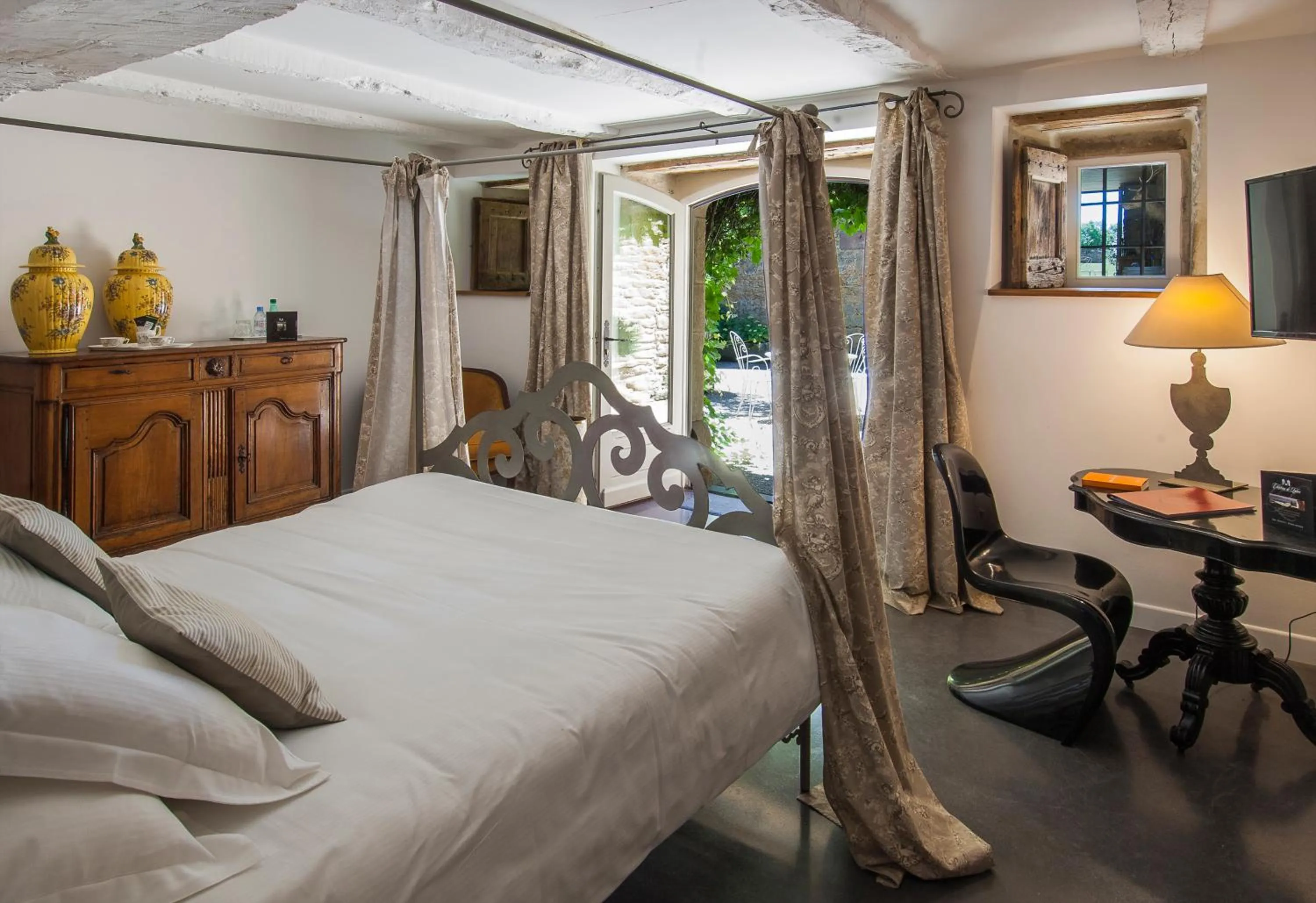 Photo of the whole room, Bed in Château de Labro - Teritoria