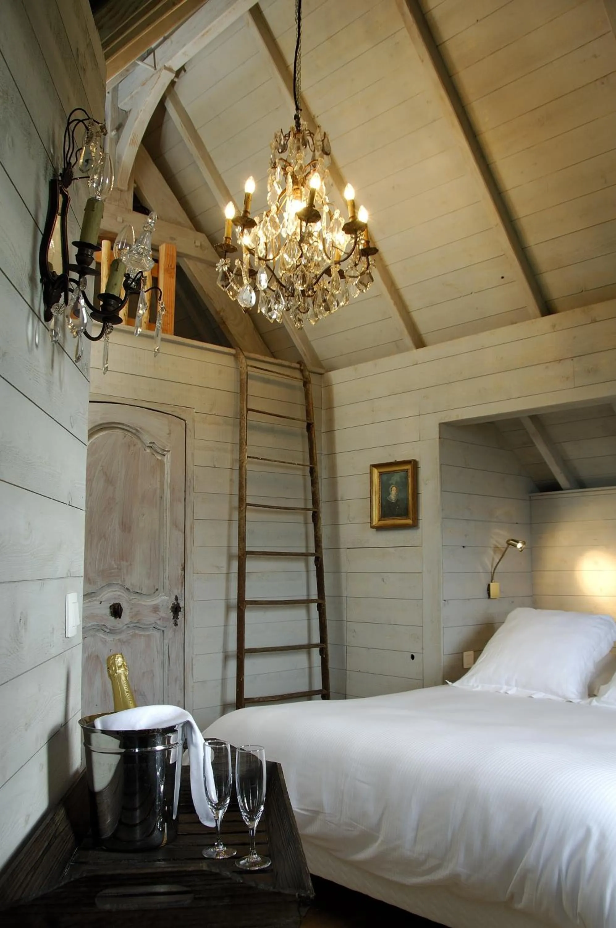 Photo of the whole room, Bed in Château de Labro - Teritoria