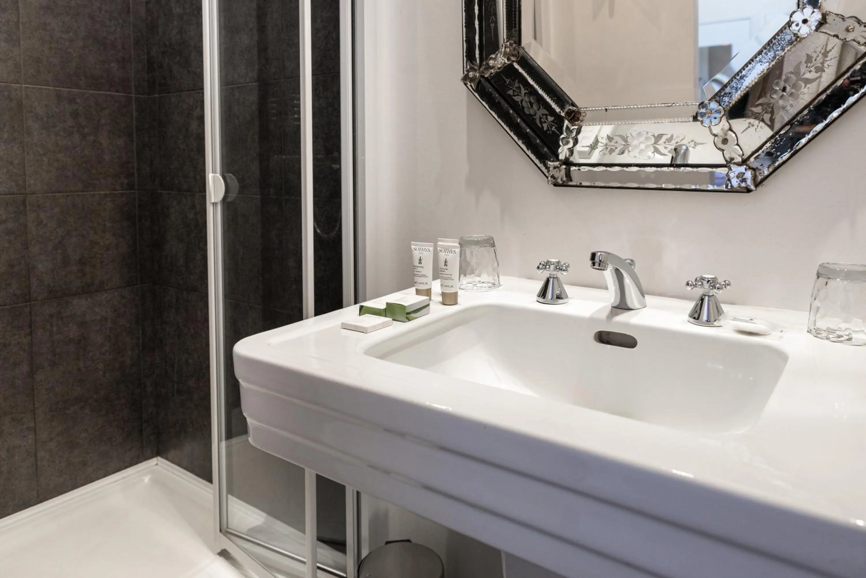 Bathroom in Château de Labro - Teritoria