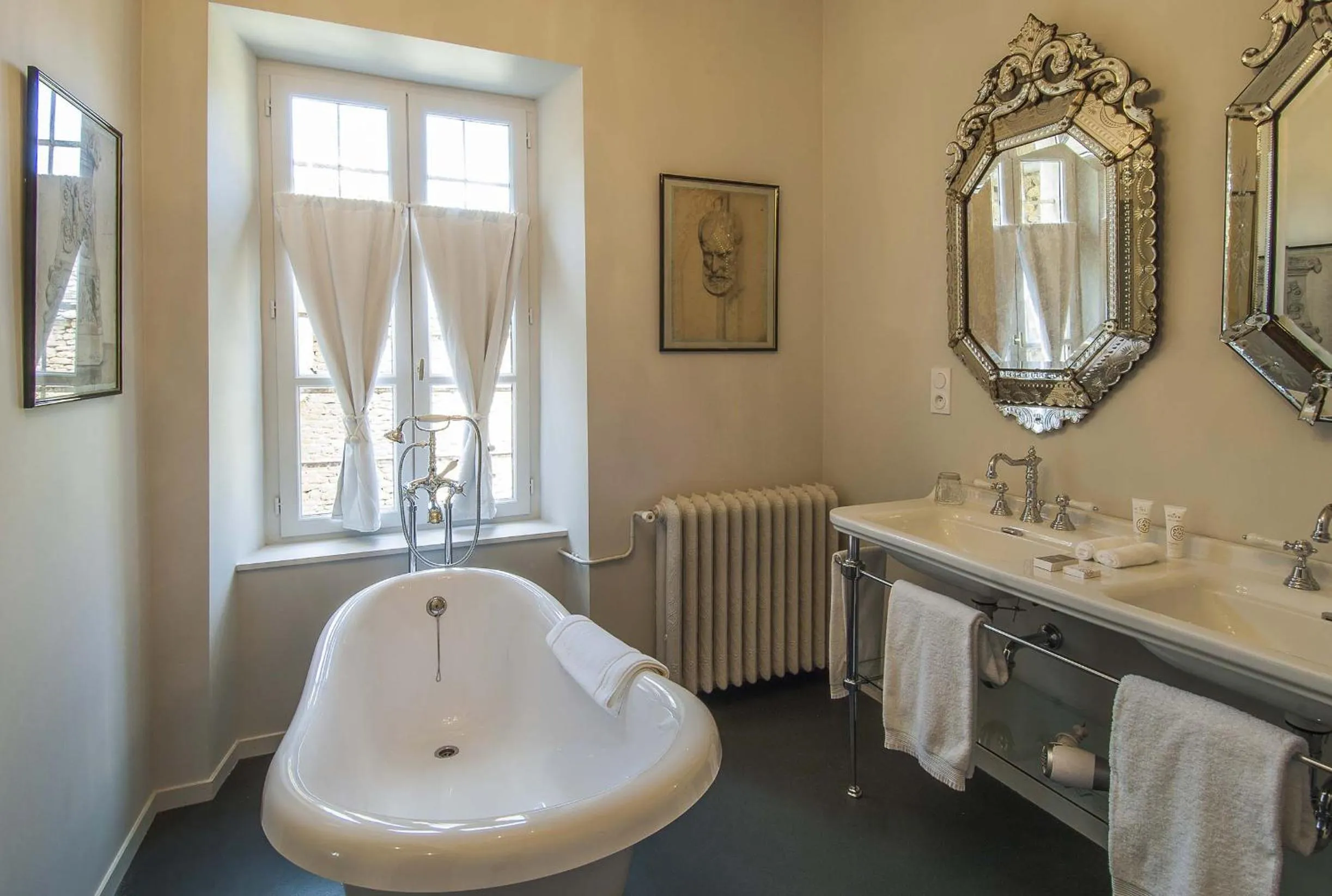 Bathroom in Château de Labro - Teritoria