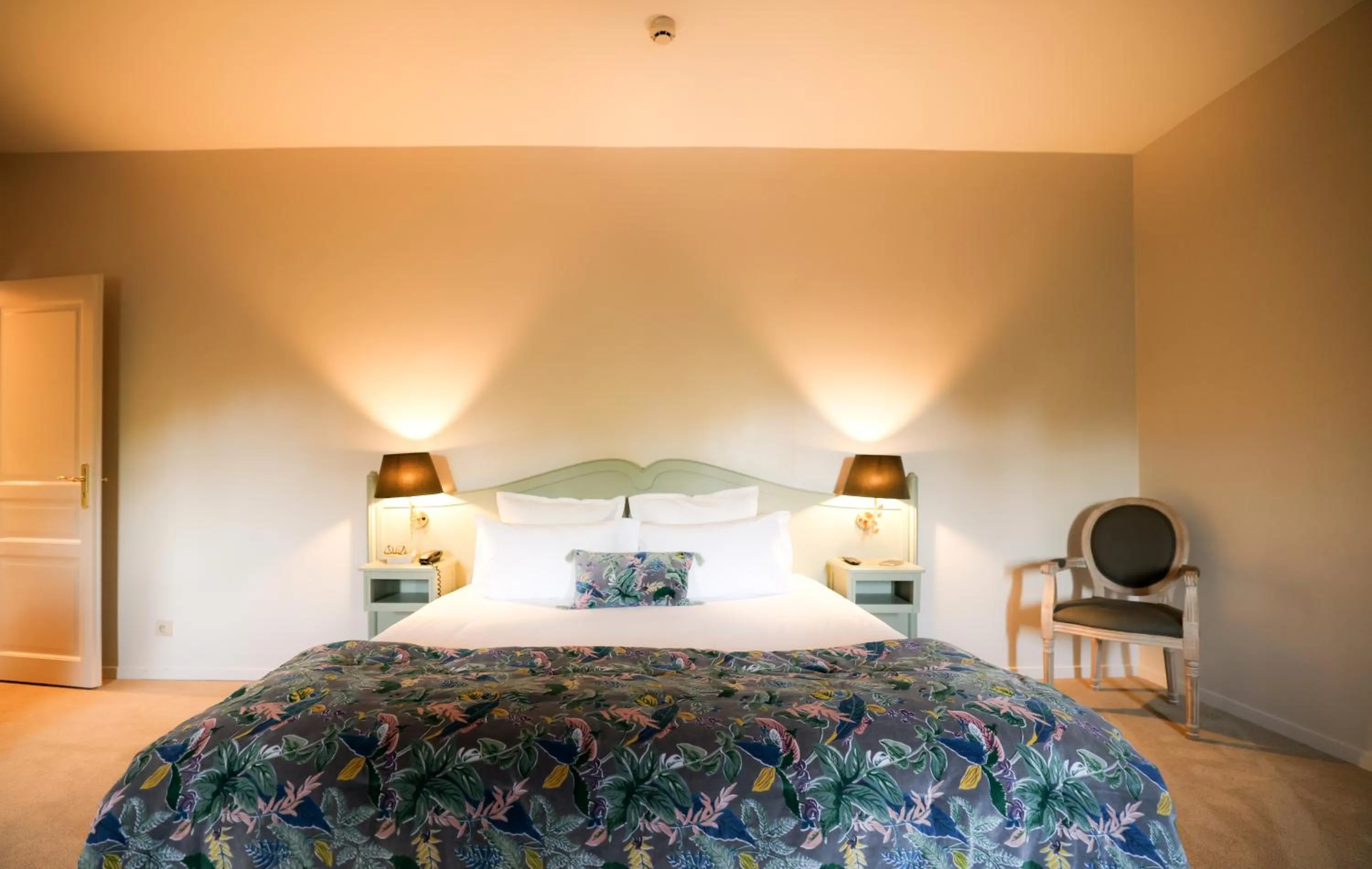 Bedroom, Bed in Château de Fontanges