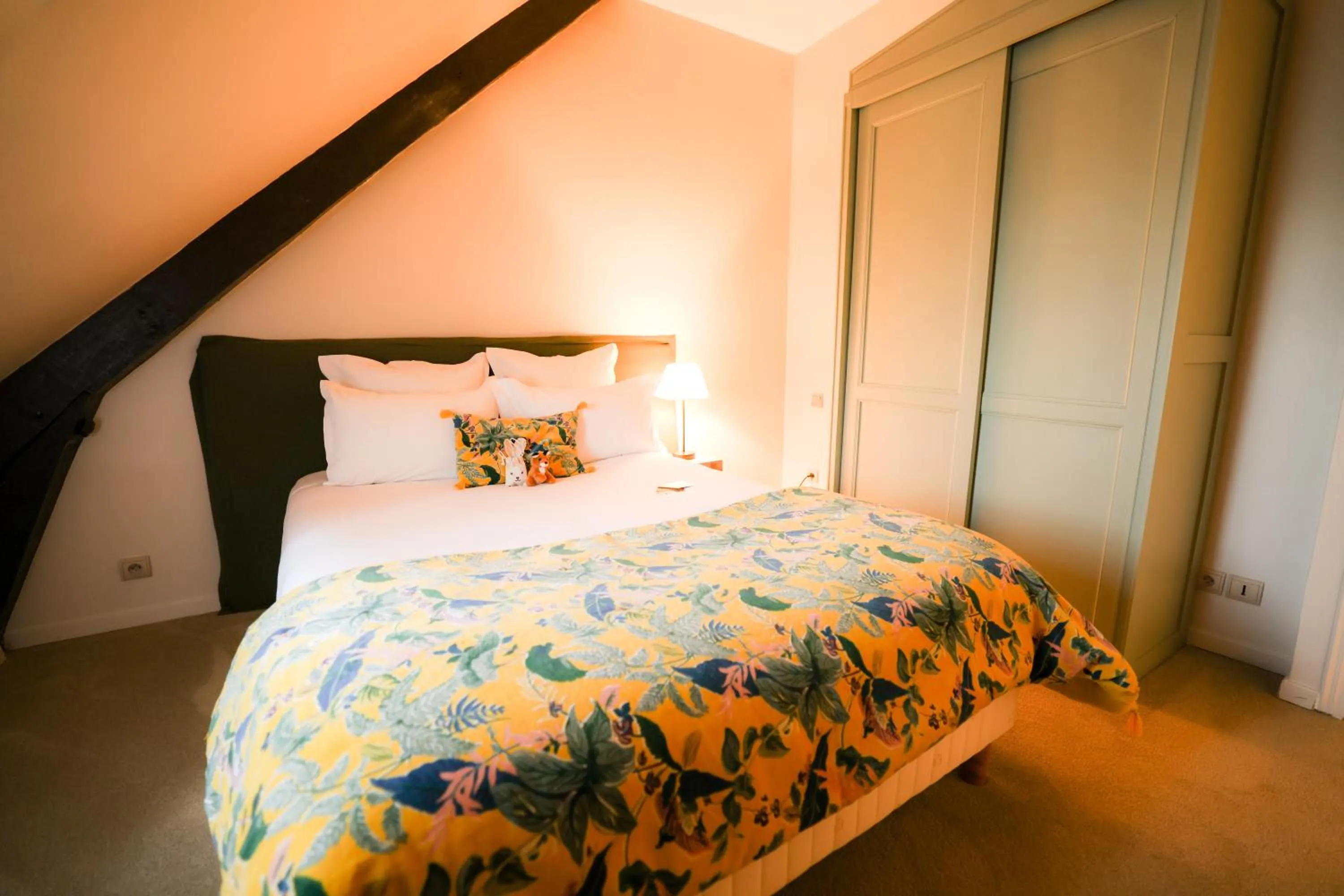 Bedroom, Bed in Château de Fontanges
