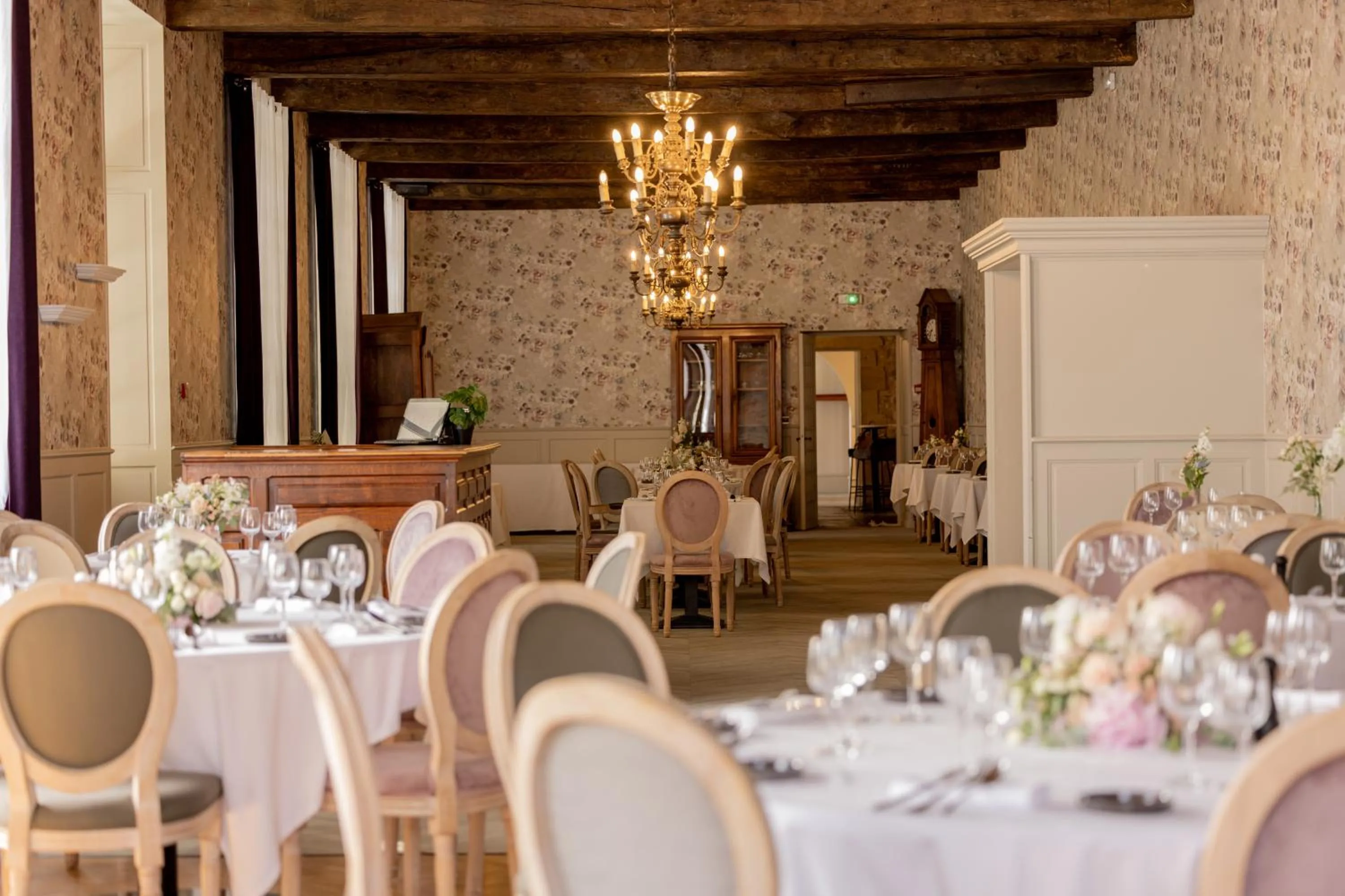 Restaurant/places to eat in Château de Fontanges