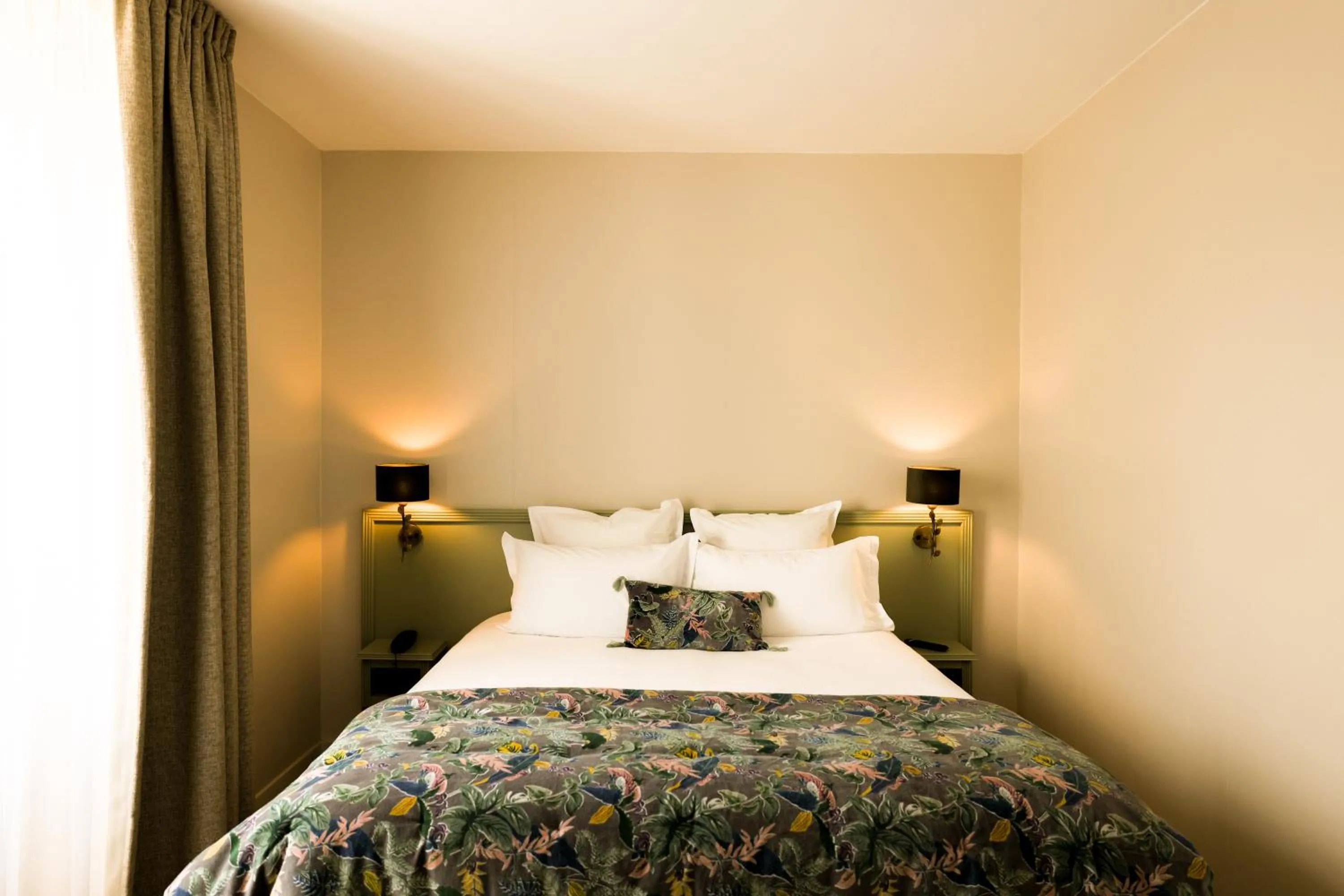 Bedroom, Bed in Château de Fontanges