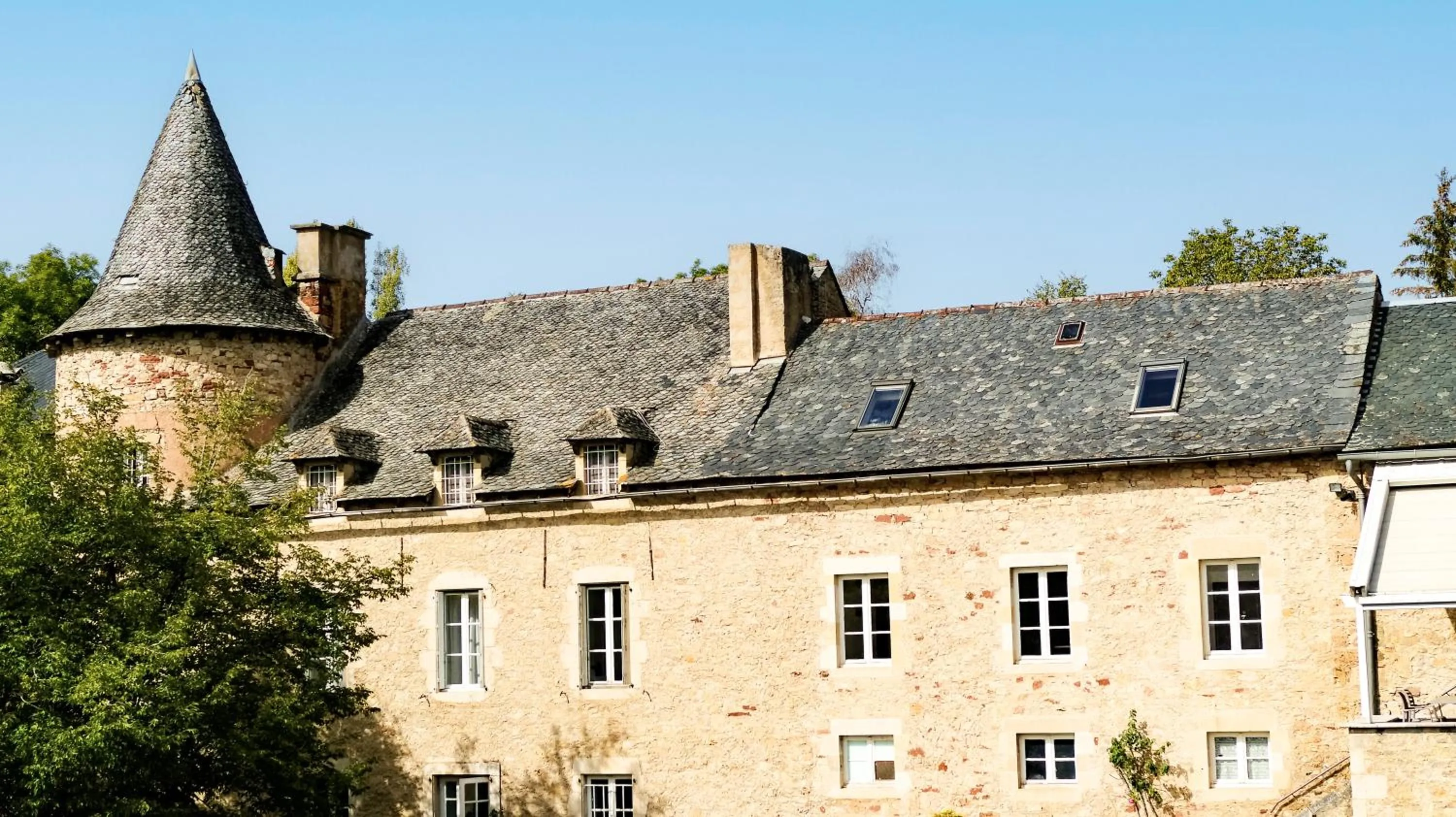 Property building in Château de Fontanges