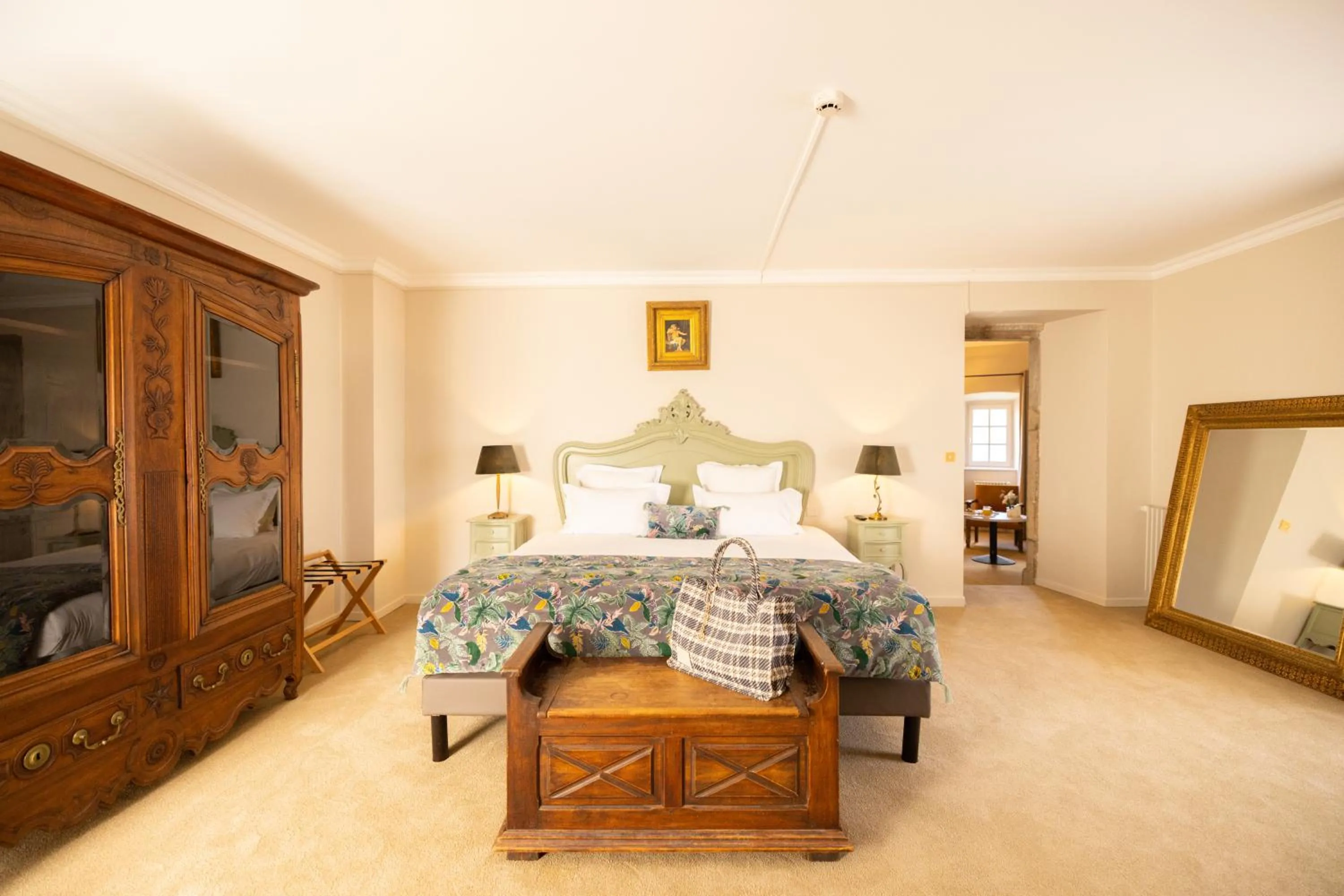 Bedroom, Bed in Château de Fontanges
