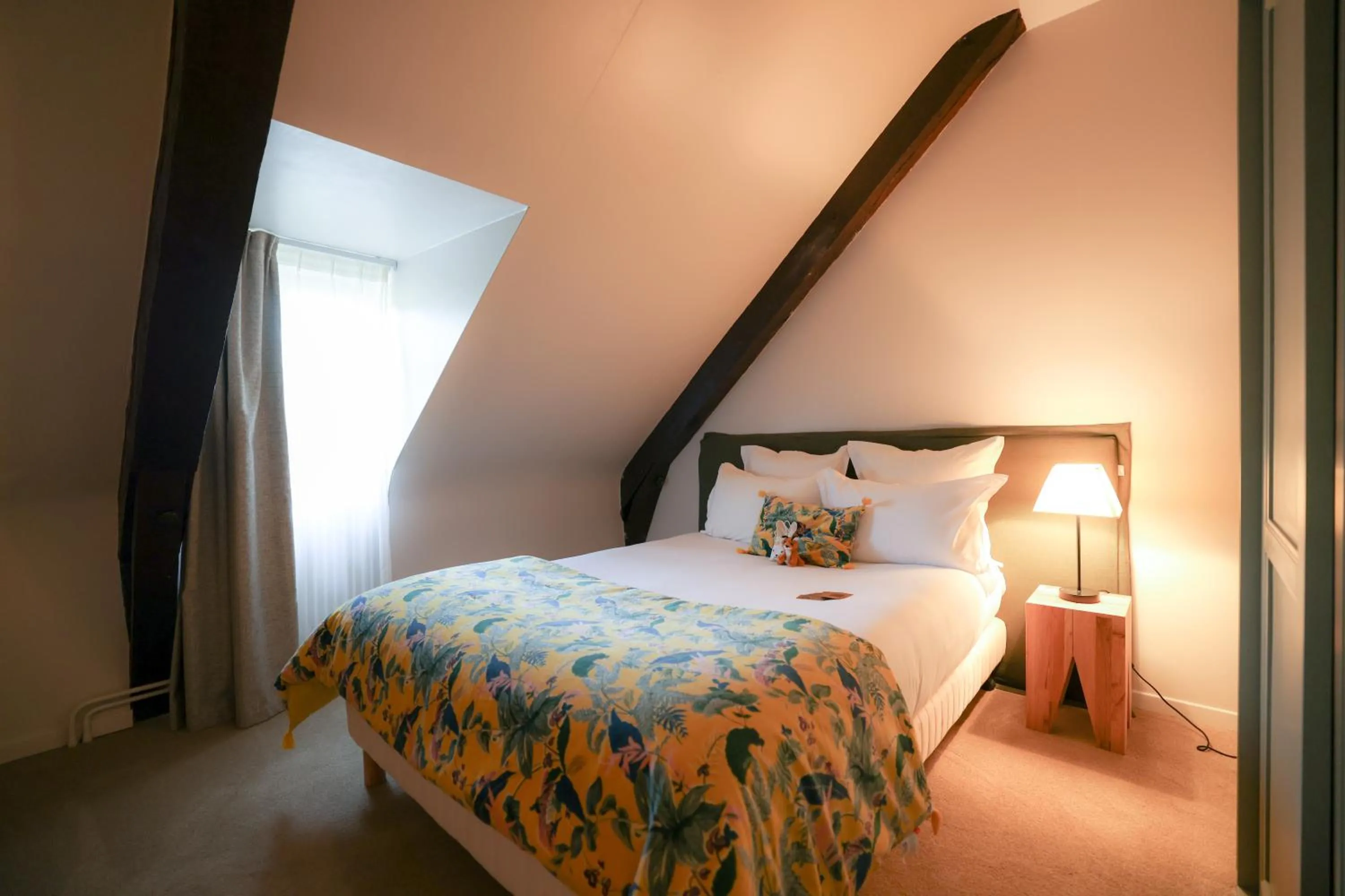 Bedroom, Bed in Château de Fontanges